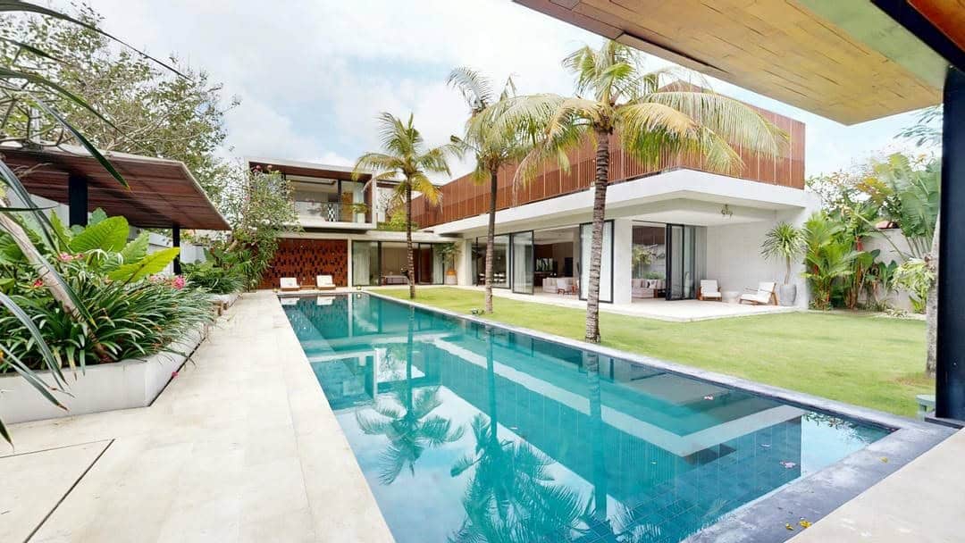Luxury 4 Bedroom Villa for Sale Leasehold in Batu Belig
