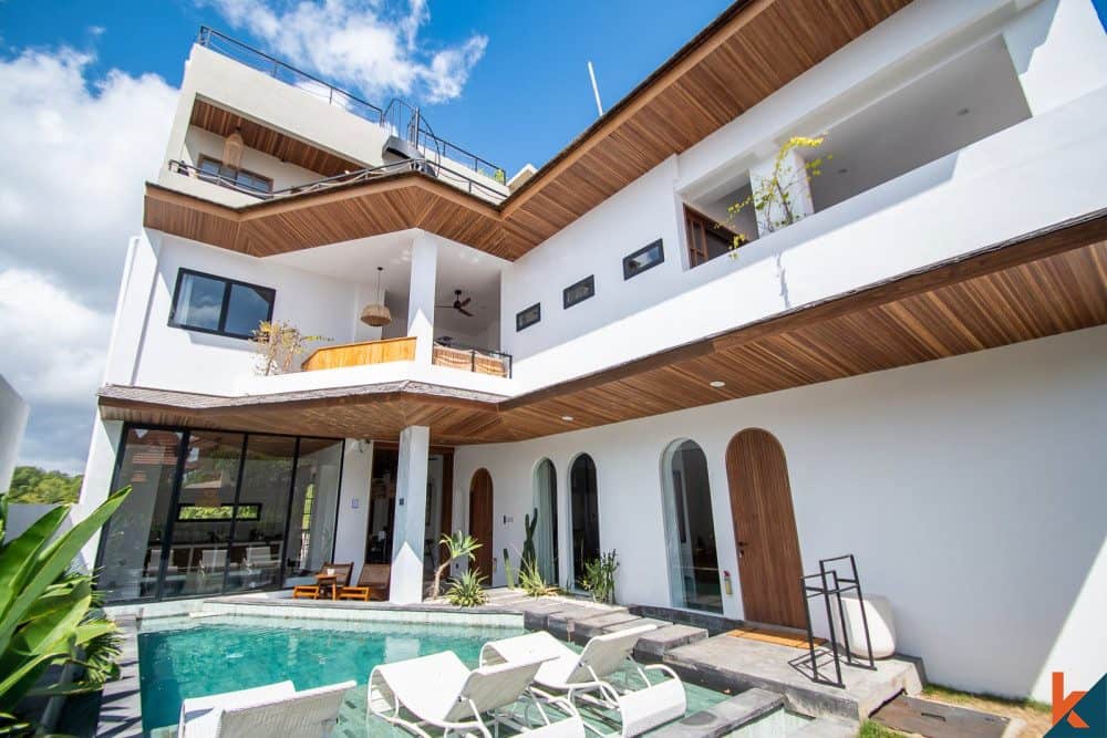 Great investment multilevel apartment building facing the ocean in Bingin