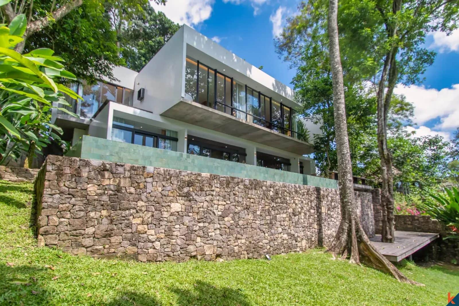 Top Quality Four Bedroom Freehold Real Estate for Sale in Buwit