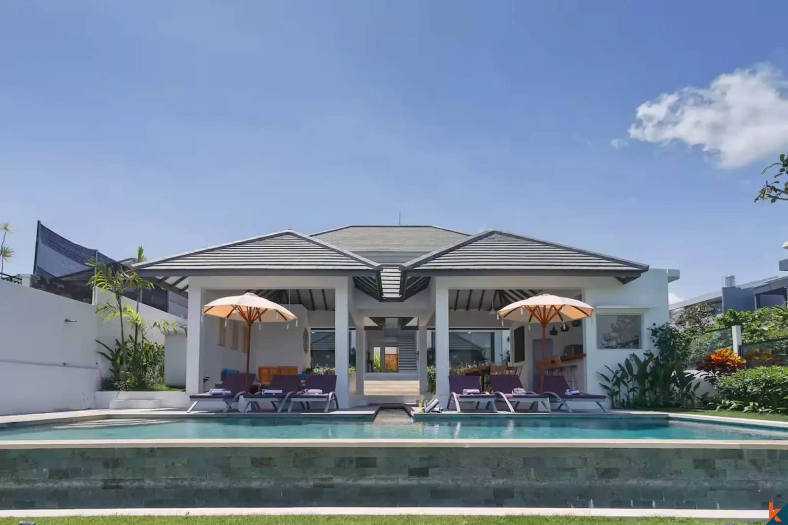Magnificent six bedroom investment leasehold property in Tumbak