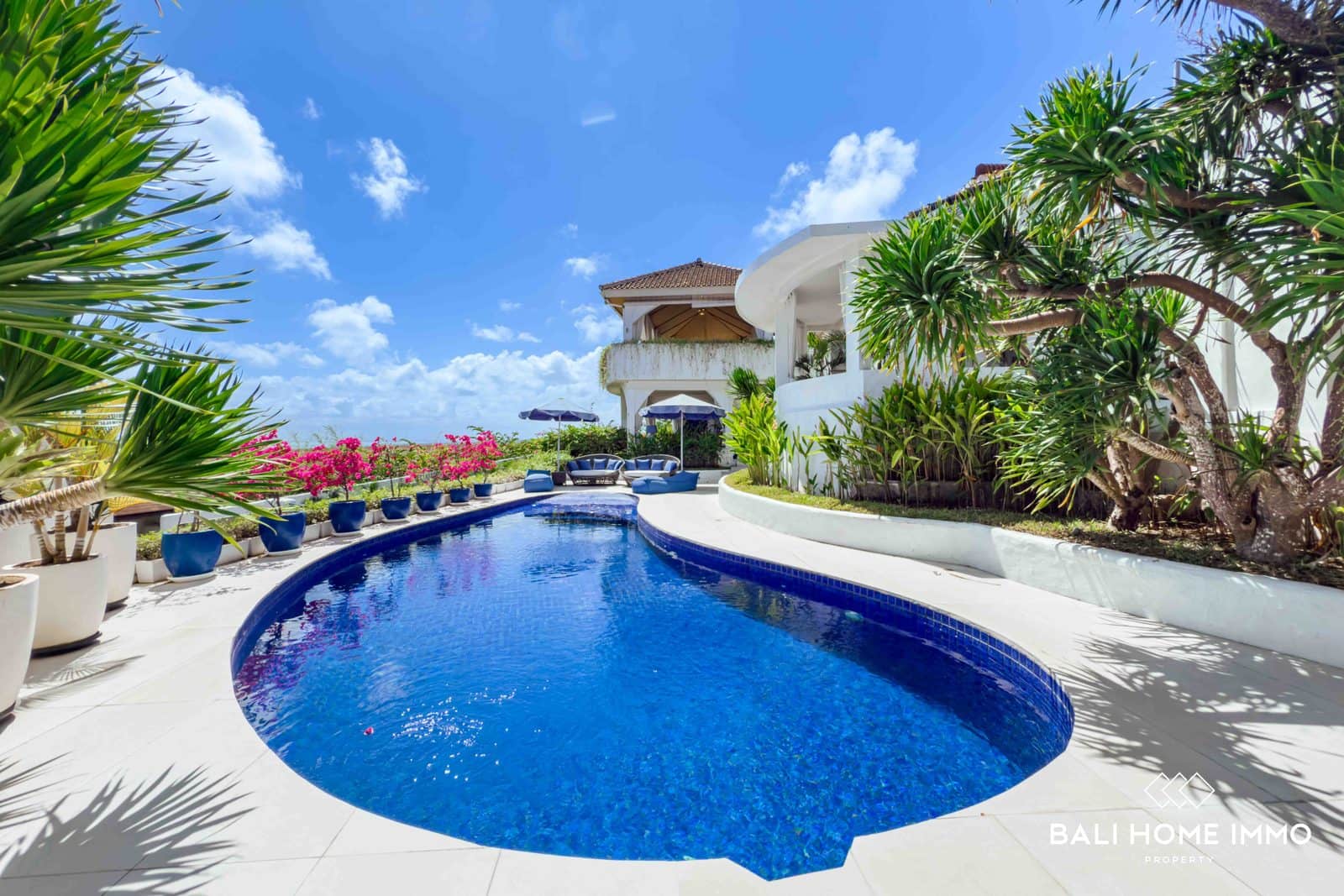 Stunning 5 Bedroom Villa for Sale with Breathtaking Ocean View in Prime Bingin
