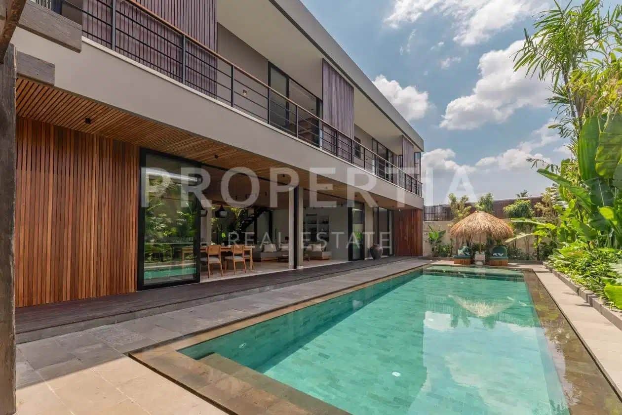 Luxurious Finished Sleek Family Villa in Babakan