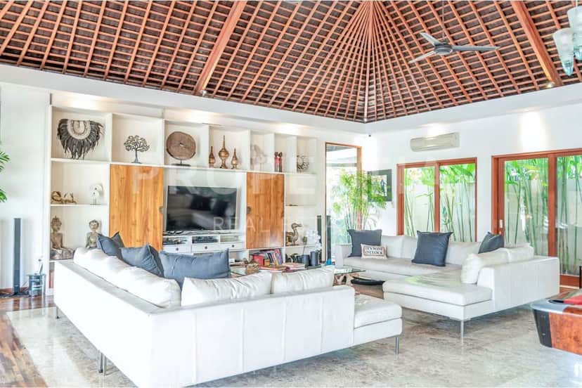 5-bedroom leasehold villa in Canggu — photo 3 of 5