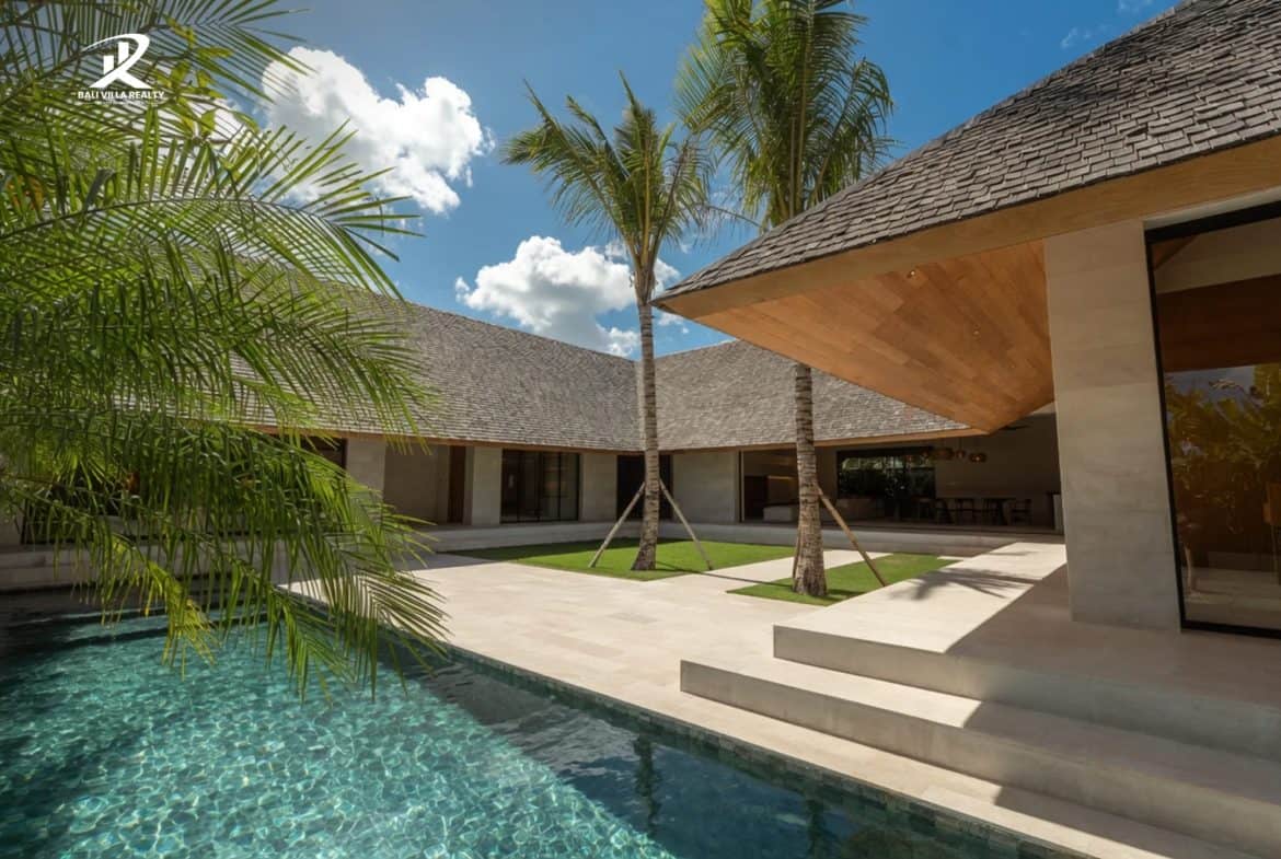 5-bedroom leasehold villa in Pererenan — photo 2 of 5