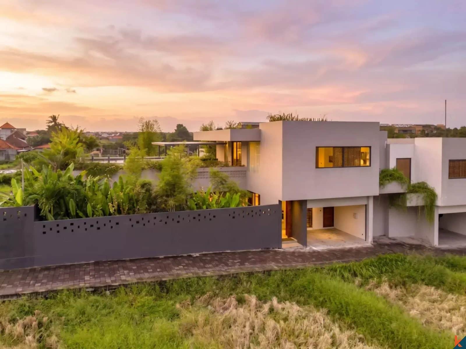 Gorgeous three bedroom leasehold property 300 meters from Lima Beach Pererenan