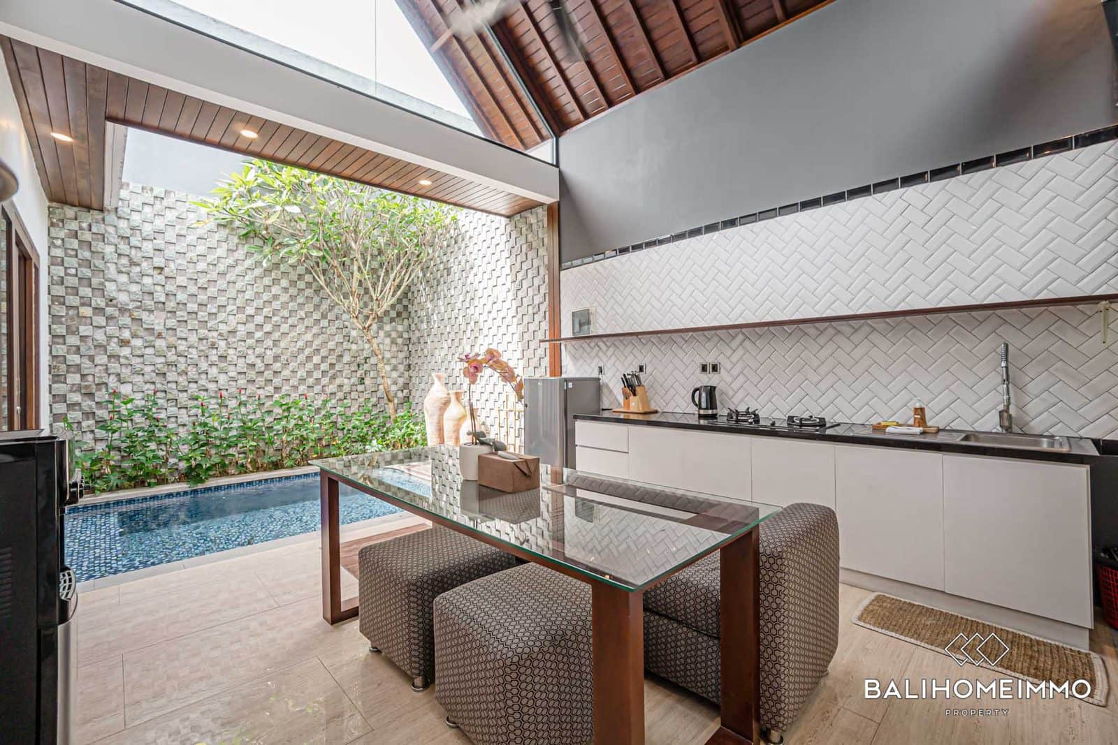 5-bedroom leasehold villa in Seminyak — photo 3 of 5