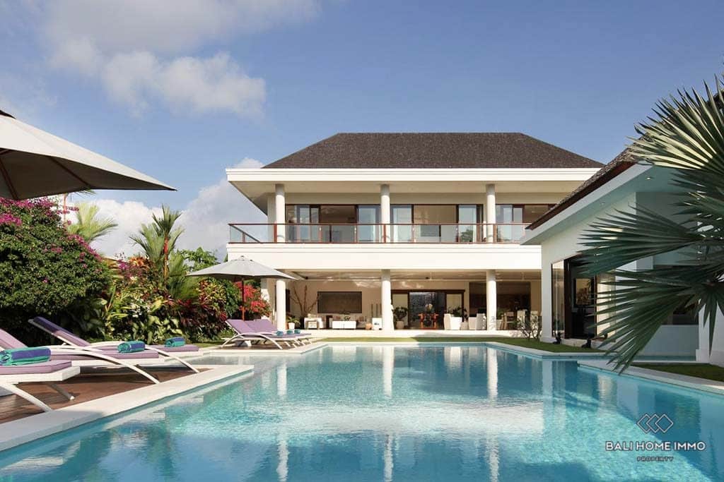 Spacious 5 Bedroom Villa with Garden for Sale Freehold in Canggu Batu Bolong