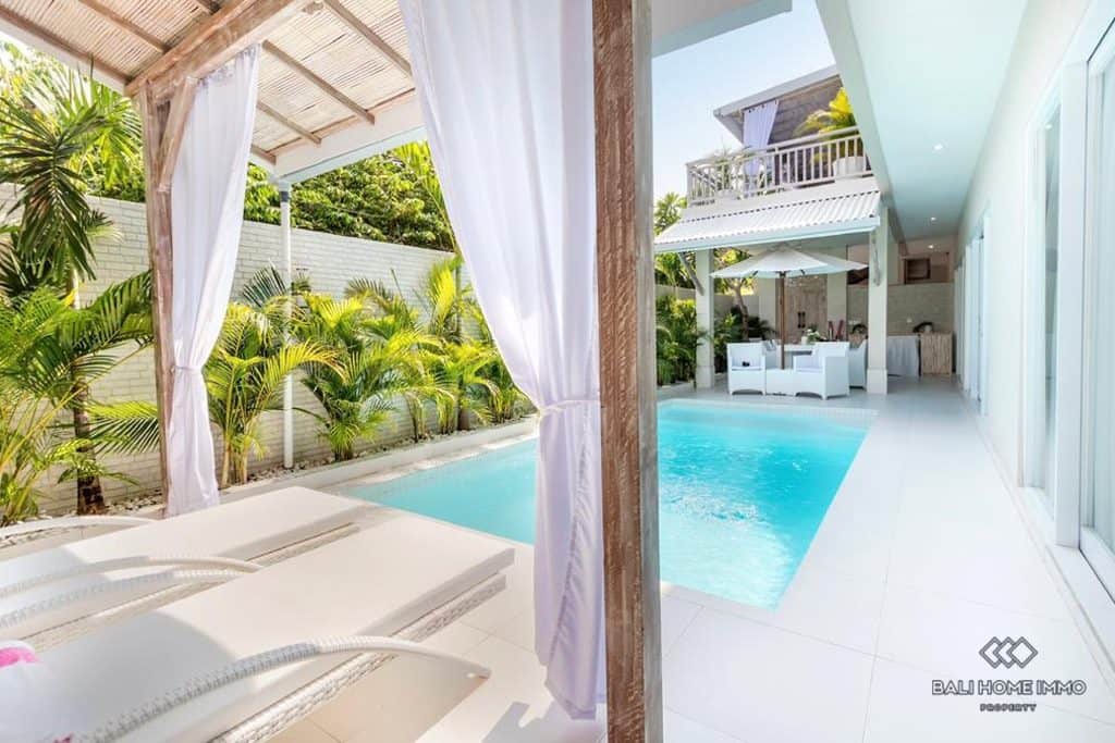2 units connected of each 4 bedrooms and 3 bedrooms Villa For Sale Leasehold in Berawa