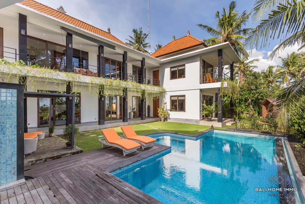 Near Beach 4 Bedroom Villa for Sale Leasehold in Bali Tanah Lot West Side