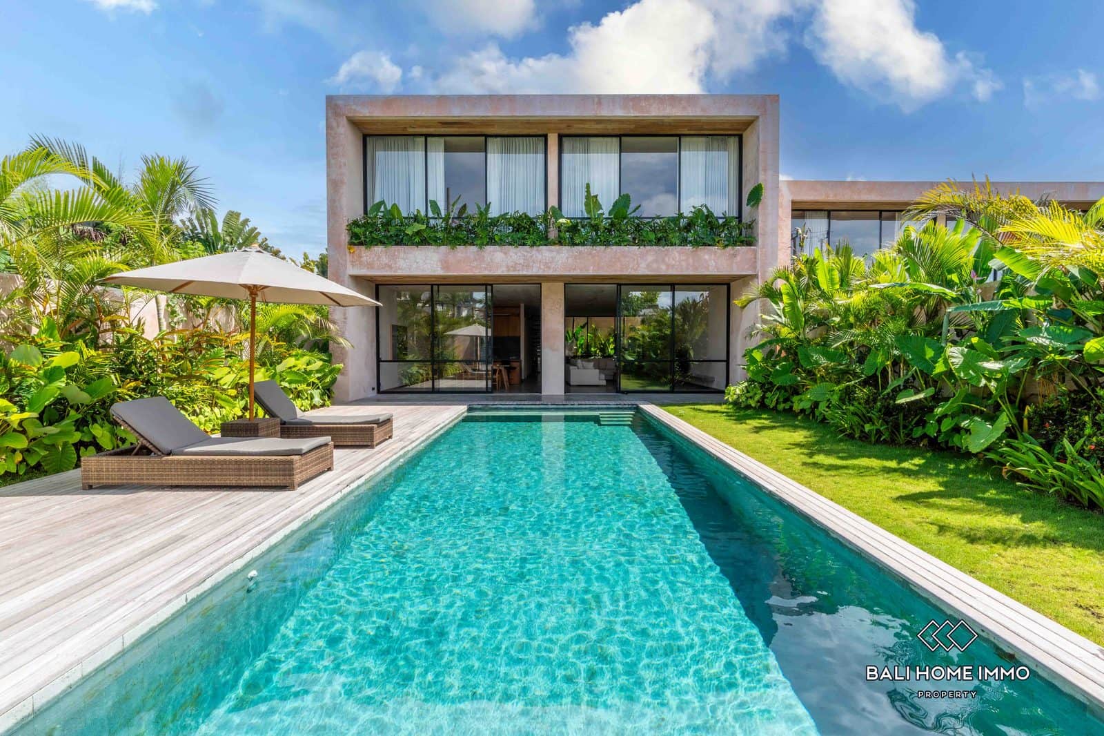 4-bedroom leasehold villa in Pererenan — photo 2 of 5