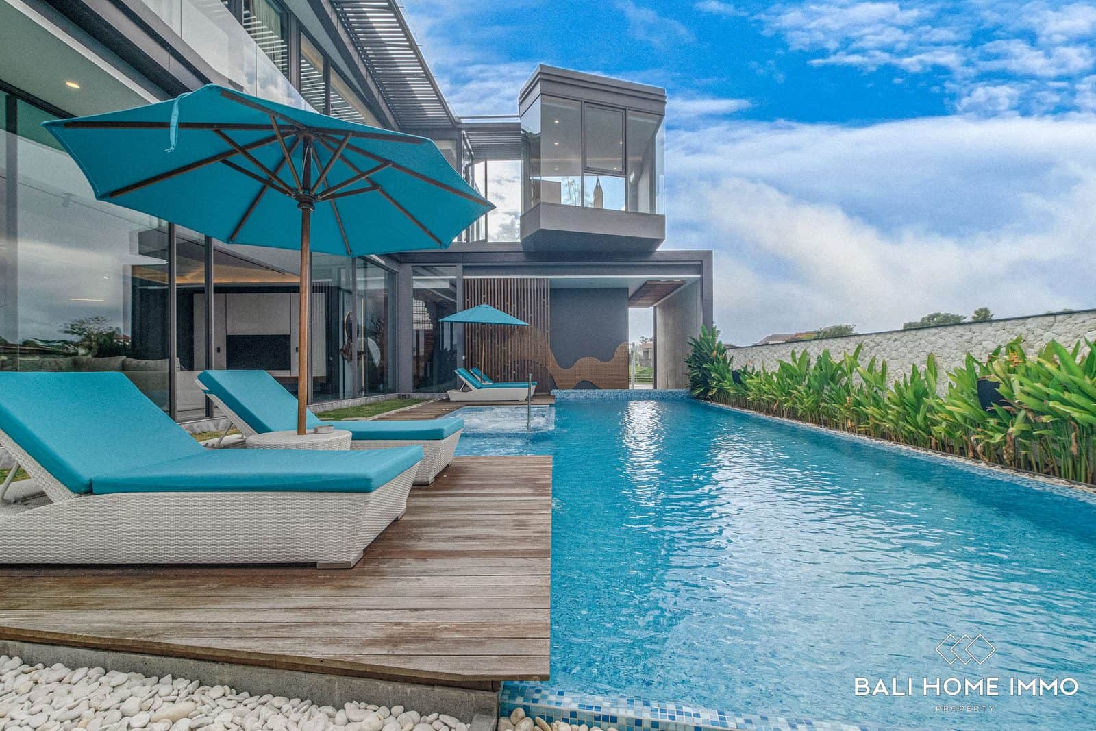 Luxury 5 Bedroom Villa for Sale Freehold in Bali Umalas