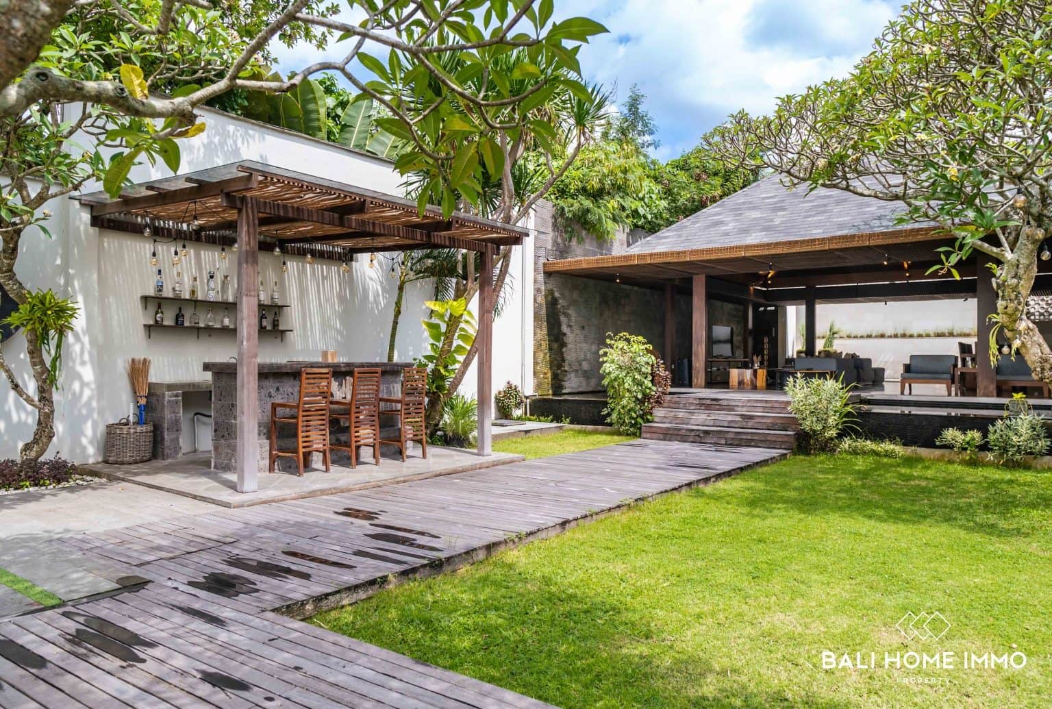 4-bedroom freehold villa in Canggu — photo 2 of 5