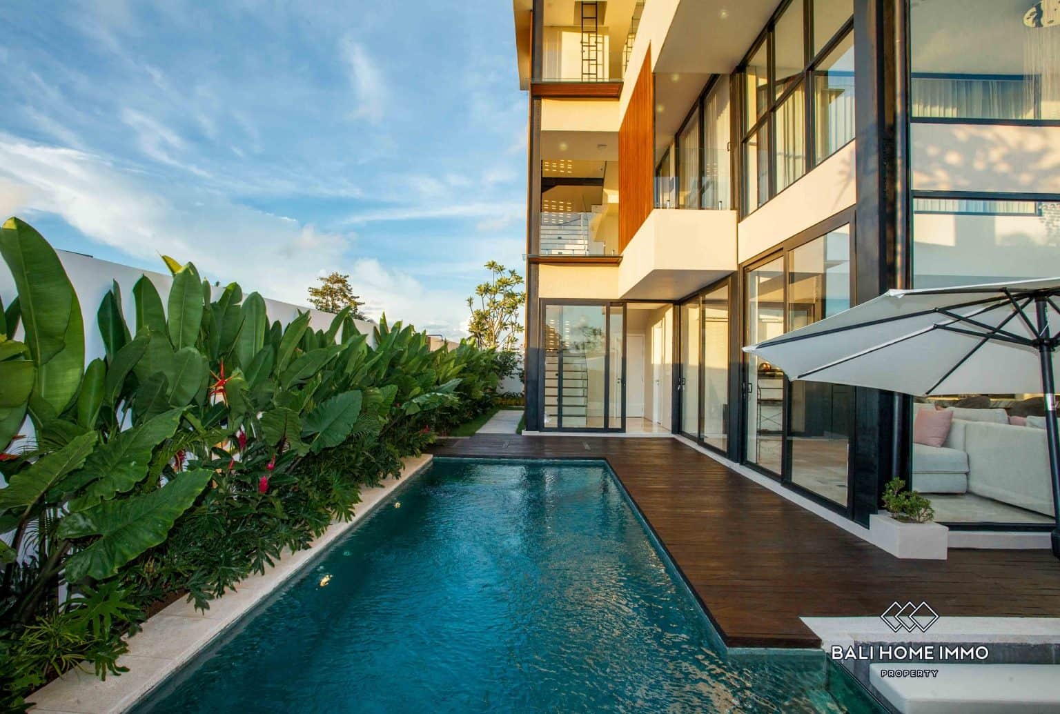 4-bedroom leasehold villa in Pererenan — photo 2 of 5