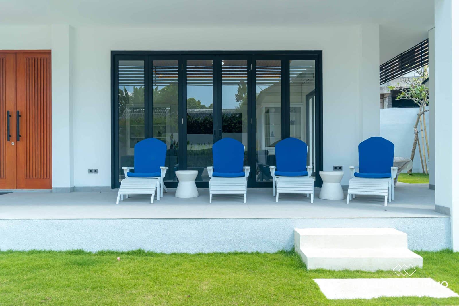 6 Bedrooms spacious villa for sale leasehold in Umalas Bali