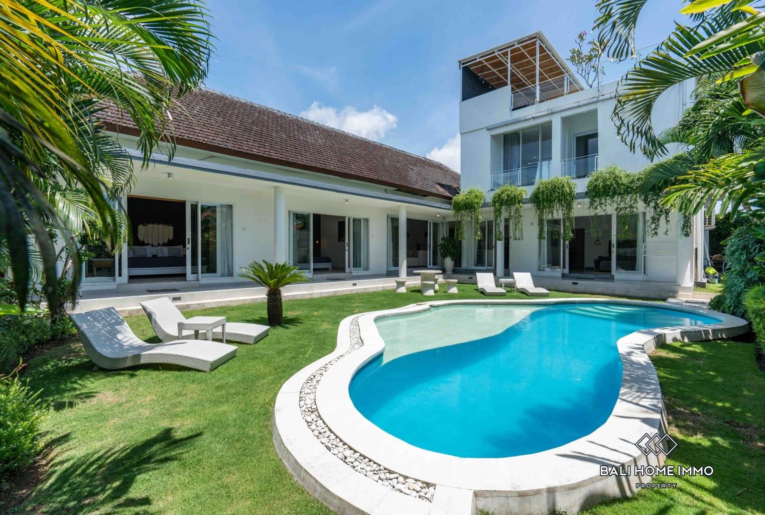 5 Bedroom Family Villa with Garden For Sale and Rent in Batu Bolong