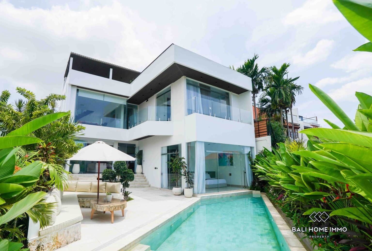 Brand new 5 Bedroom Villa for Sale and Rent near Berawa Bali