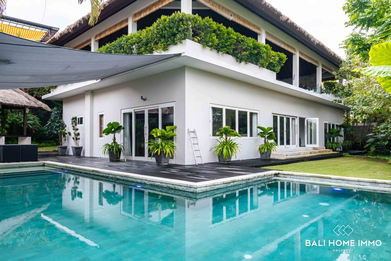 spacious 4 bedroom villa for sale leasehold in Bali Canggu Berawa