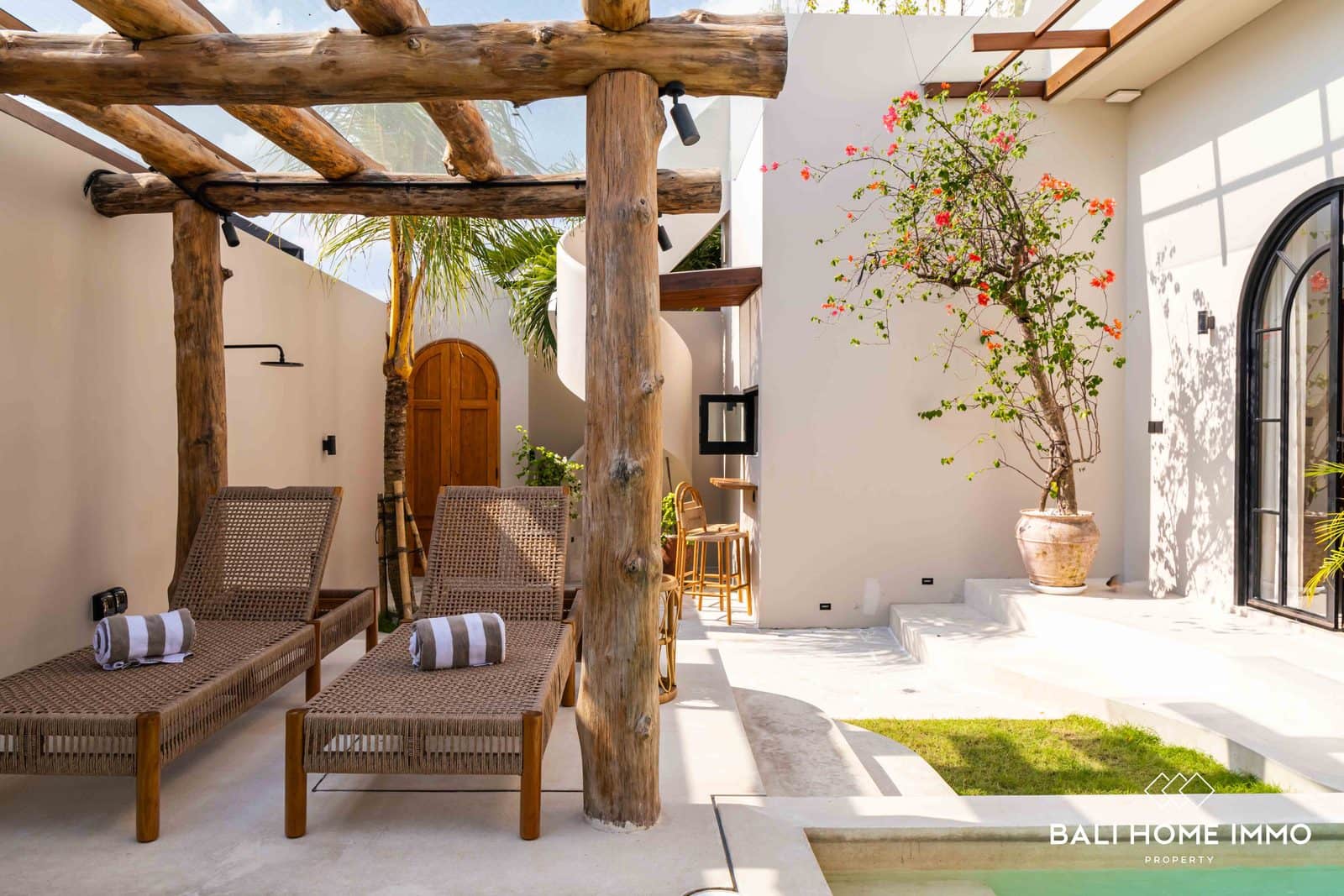 4-bedroom leasehold villa in Pererenan — photo 2 of 5