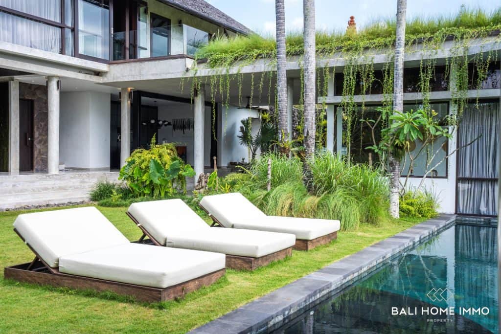 Luxurious 4 Bedrooms Villa with Spectacular View for Sale Freehold in Uluwatu Ungasan