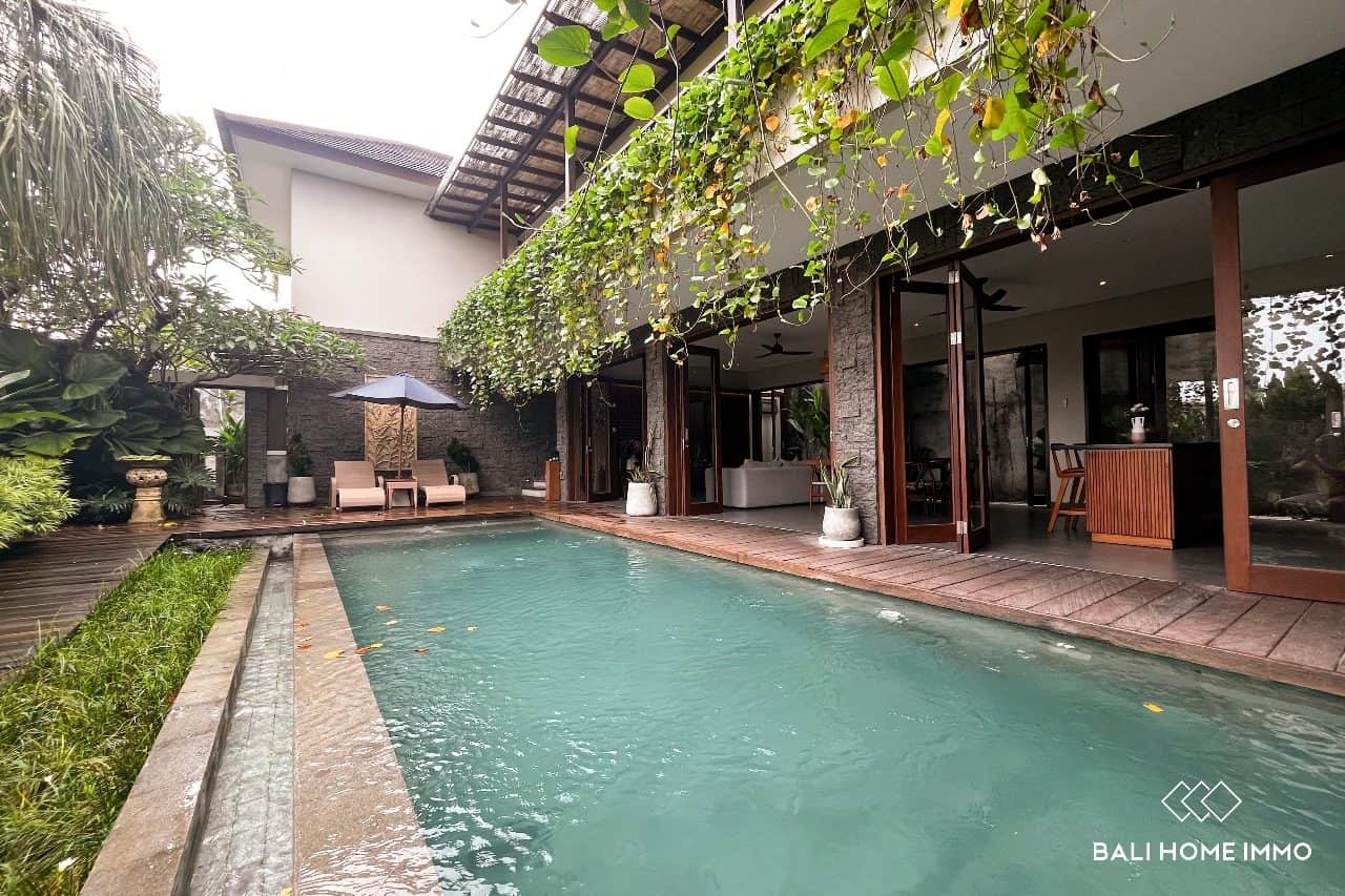 3 + 2 Bedroom Villa with ricefield view for sale Freehold in Batu Bolong, Canggu