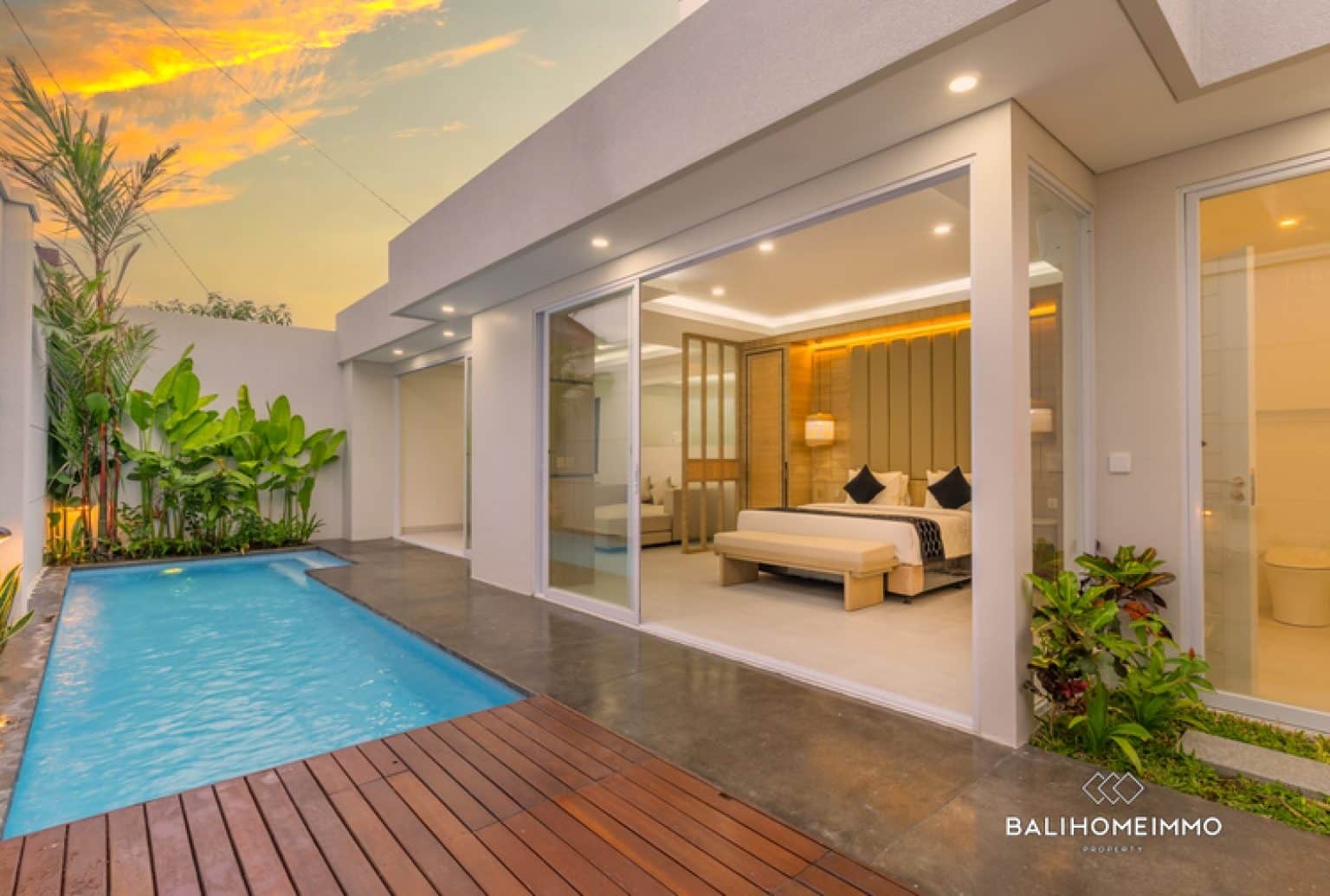 4 Units of Modern 1-Bedroom Villas in Seminyak for Sale Leasehold