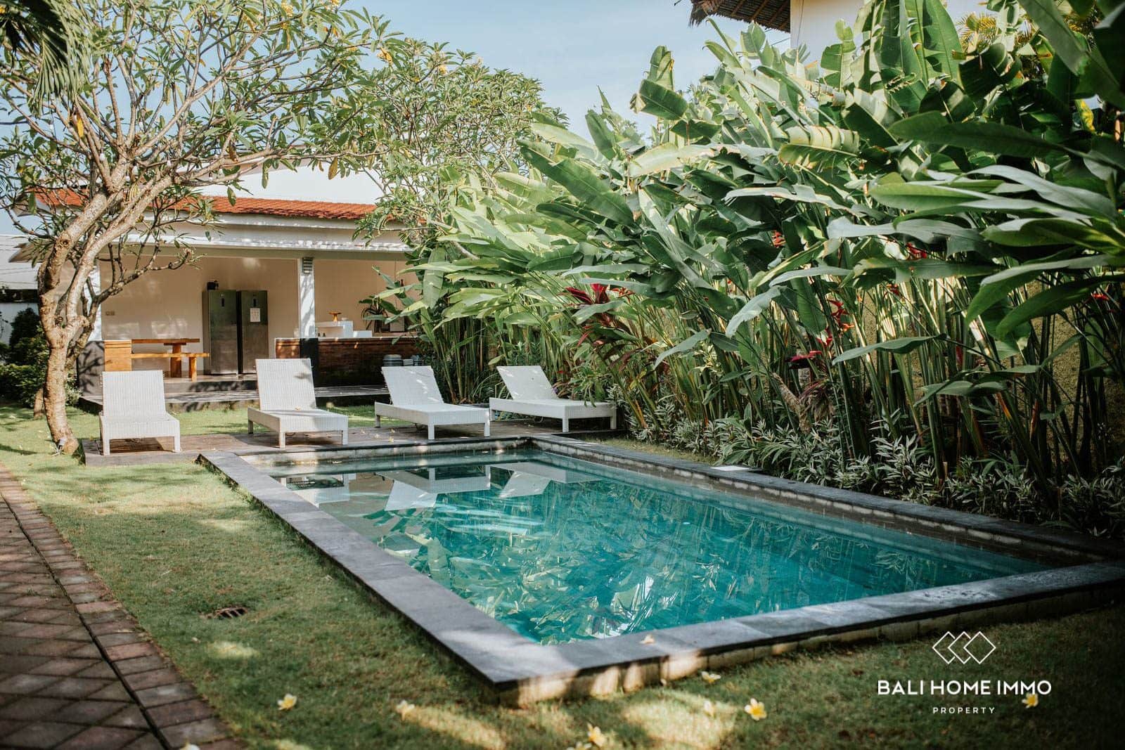 Guest House with 9 Unit Mezzanine Bedroom Apartment for Sale in Umalas
