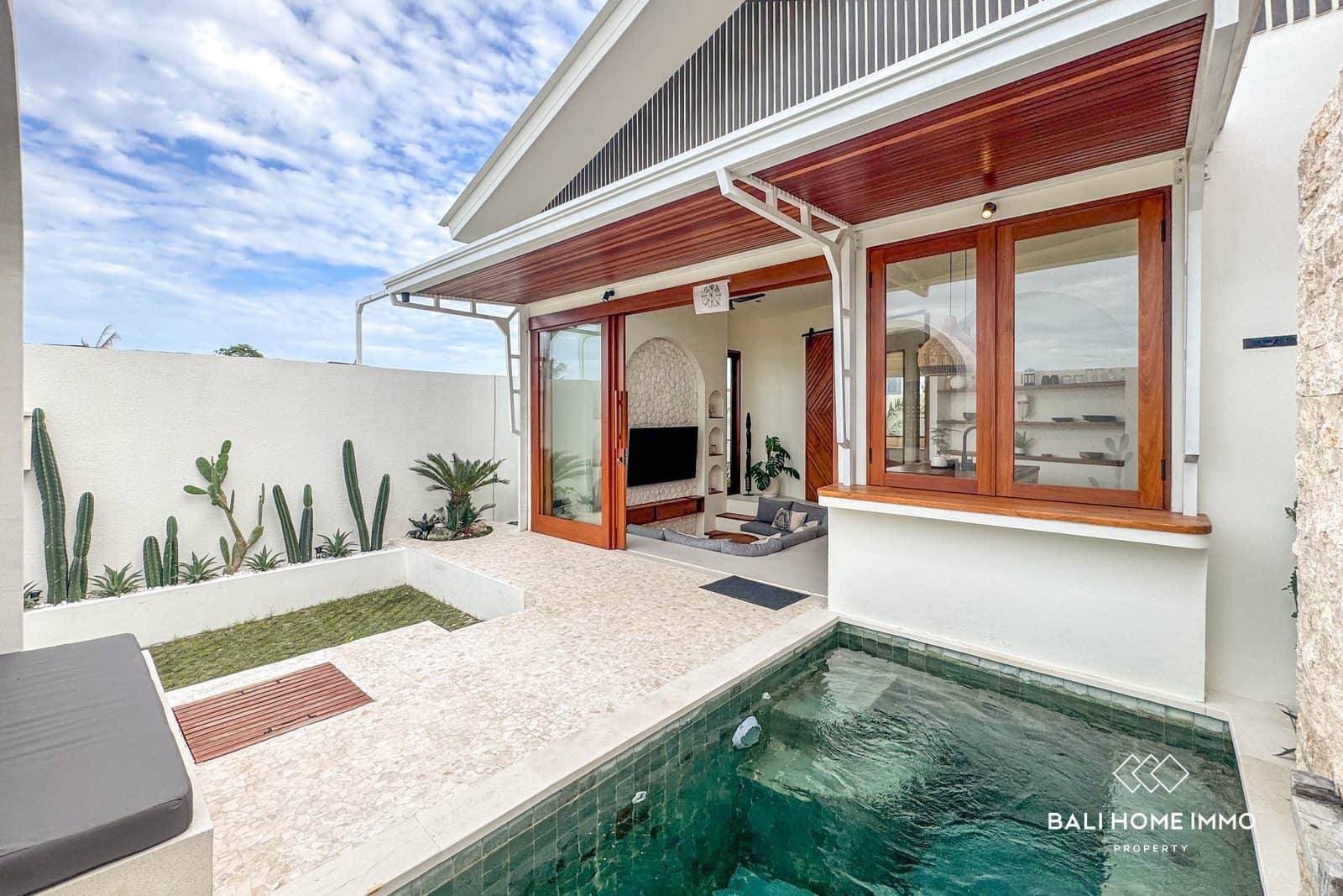 Brand New 1 Bedroom Villa for Sale and Rental walking distance to Cemagi Beach