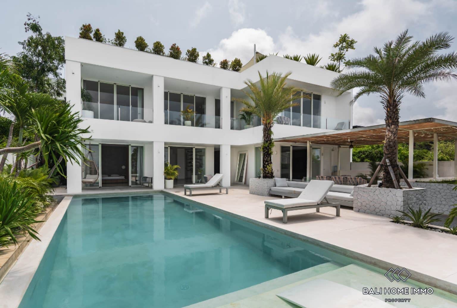 Elegant 4 Bedroom Villa with Sea View for Sale Freehold in Ungasan
