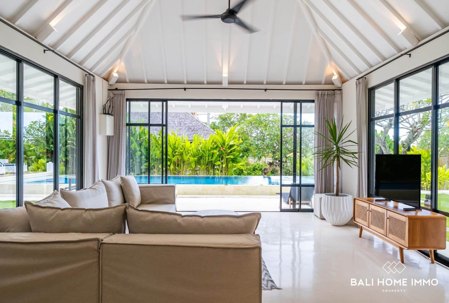 5-bedroom leasehold villa in Seseh/Cemagi — photo 2 of 5