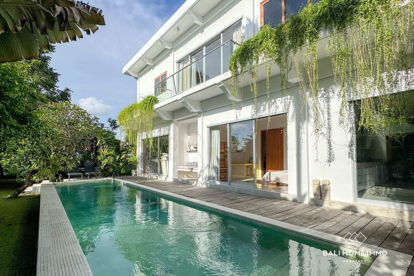 Tranquil 4 +1 Bedroom Villa and Land for Sale in Umalas - RF5920C