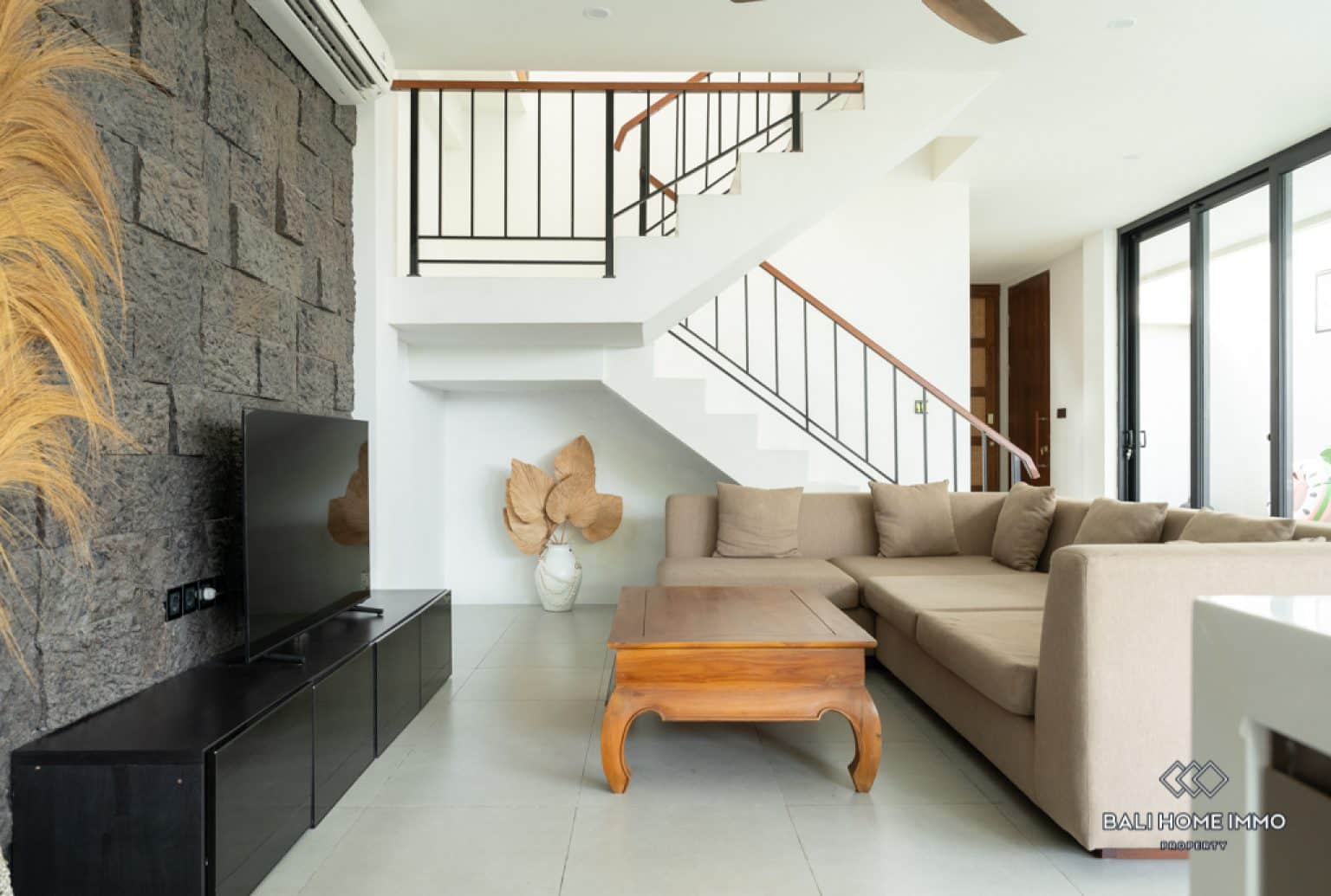 4-bedroom leasehold villa in Canggu — photo 2 of 5