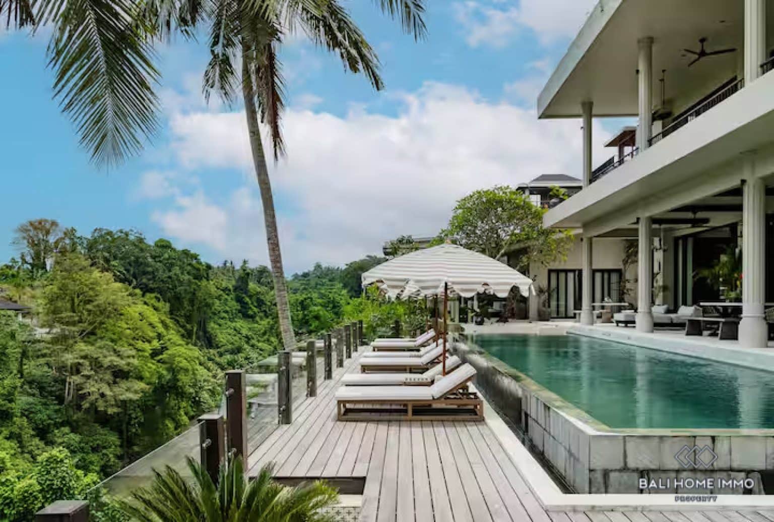 6 Bedroom Luxury Family Villa for Sale in Ubud