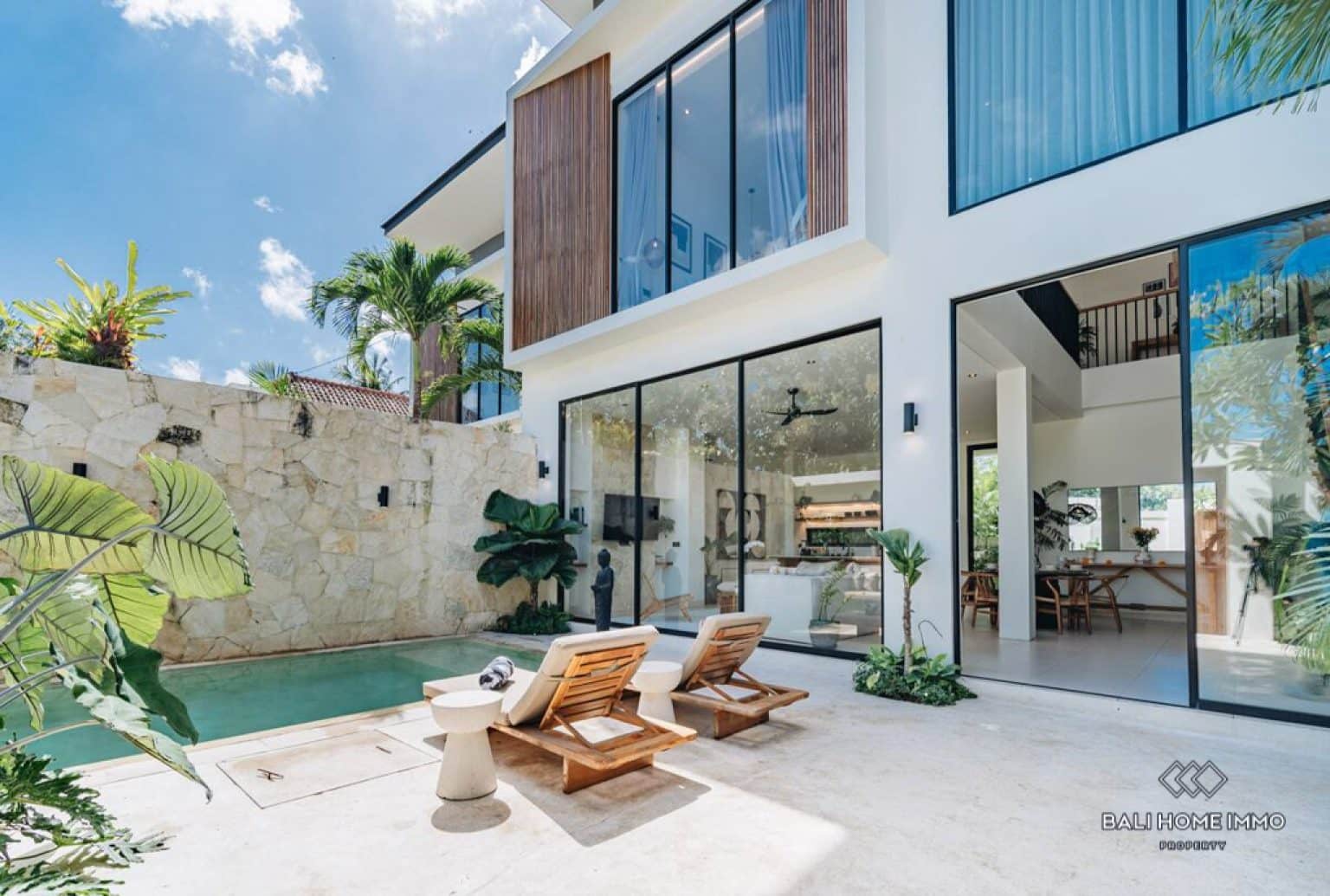 Charming 3 Bedroom Villa for Sale Leasehold in Bali Canggu Batu Bolong-Echo Beach