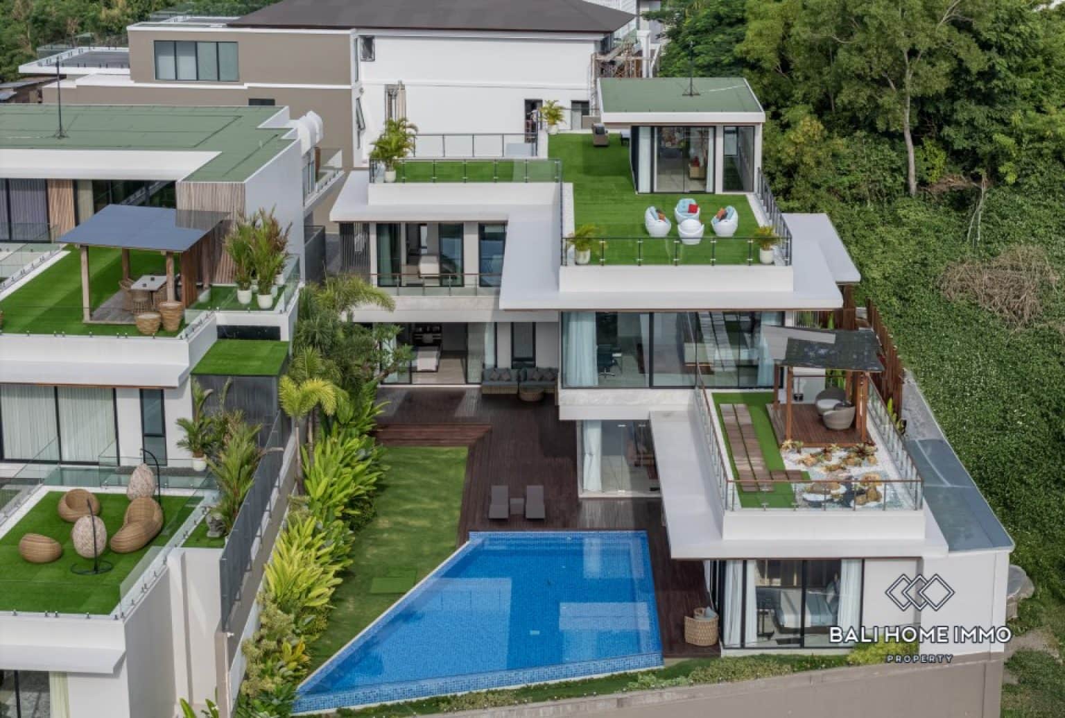 Luxurious 6 Bedroom Villa with Breathtaking Views for Sale and Rent in Ungasan
