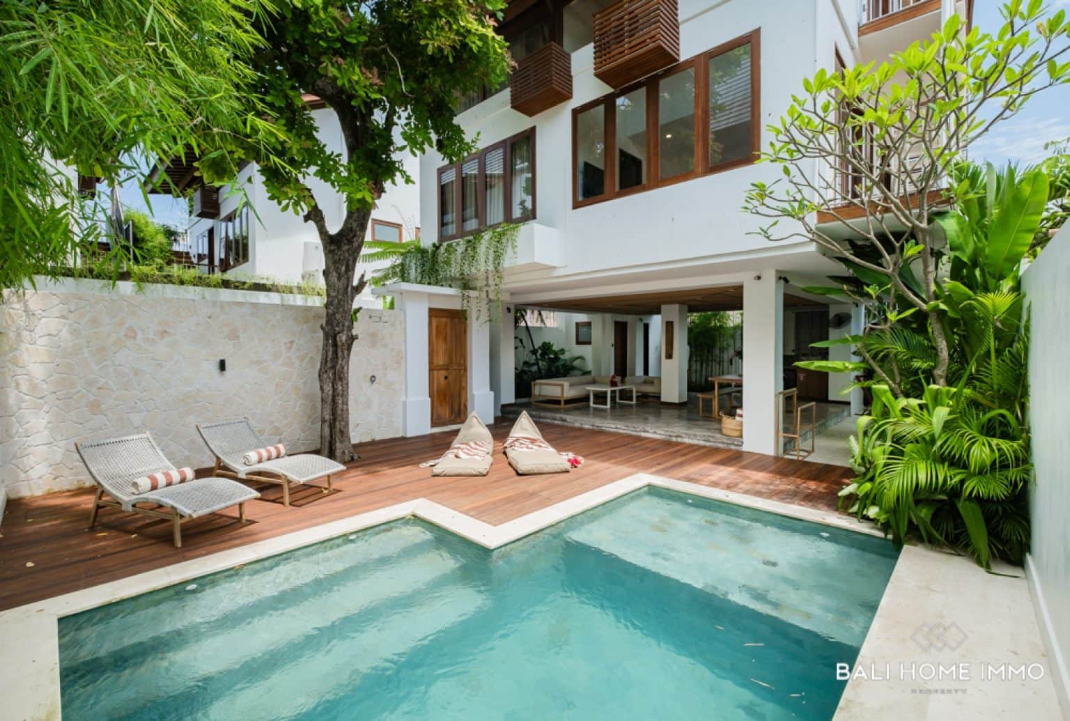 Stunning Tropical 3 Bedroom Villa with Ocean View for Sale Leasehold in Bingin