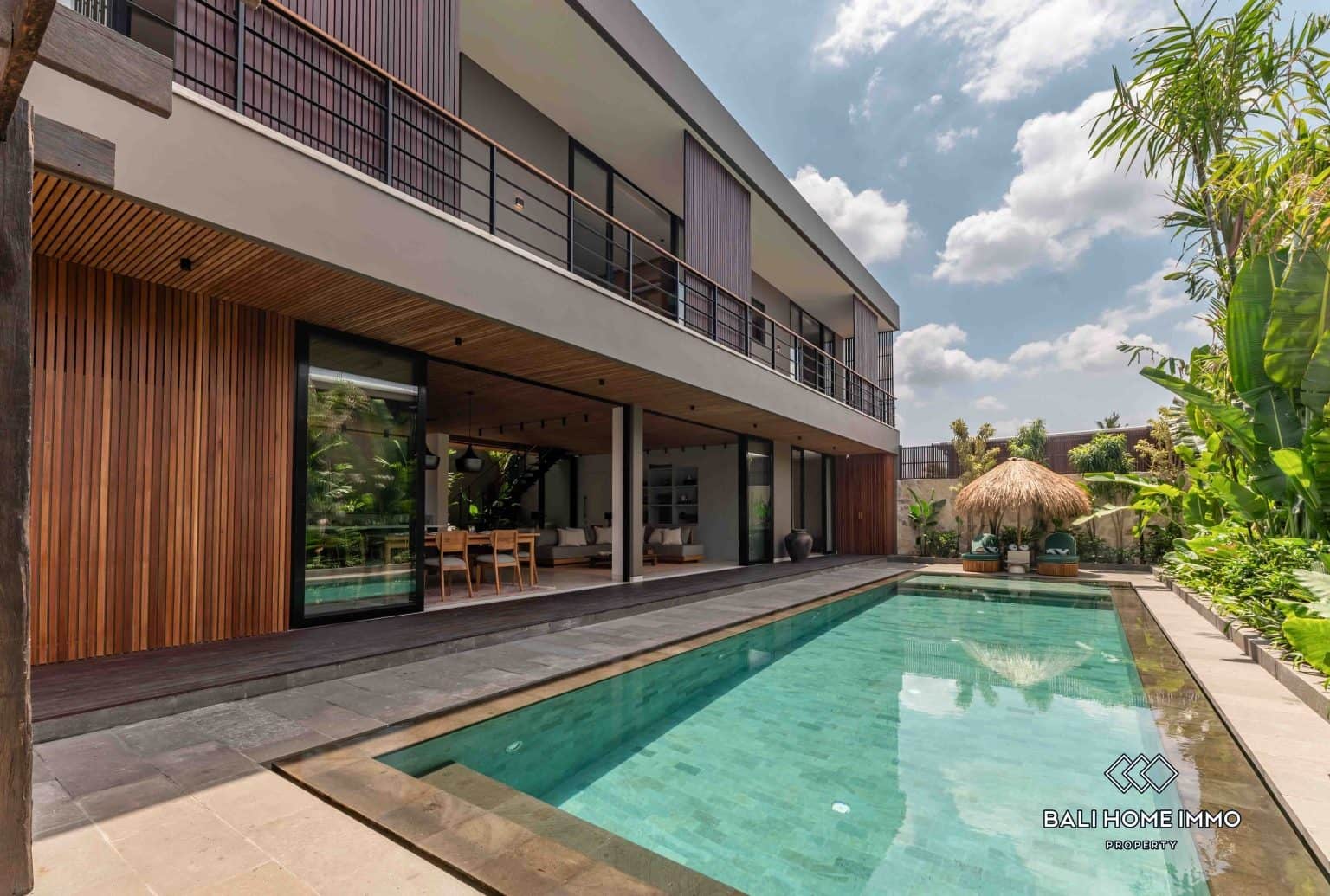 Brand New 4 Bedrooms villa for sale leasehold in Bali - Canggu - Residential side