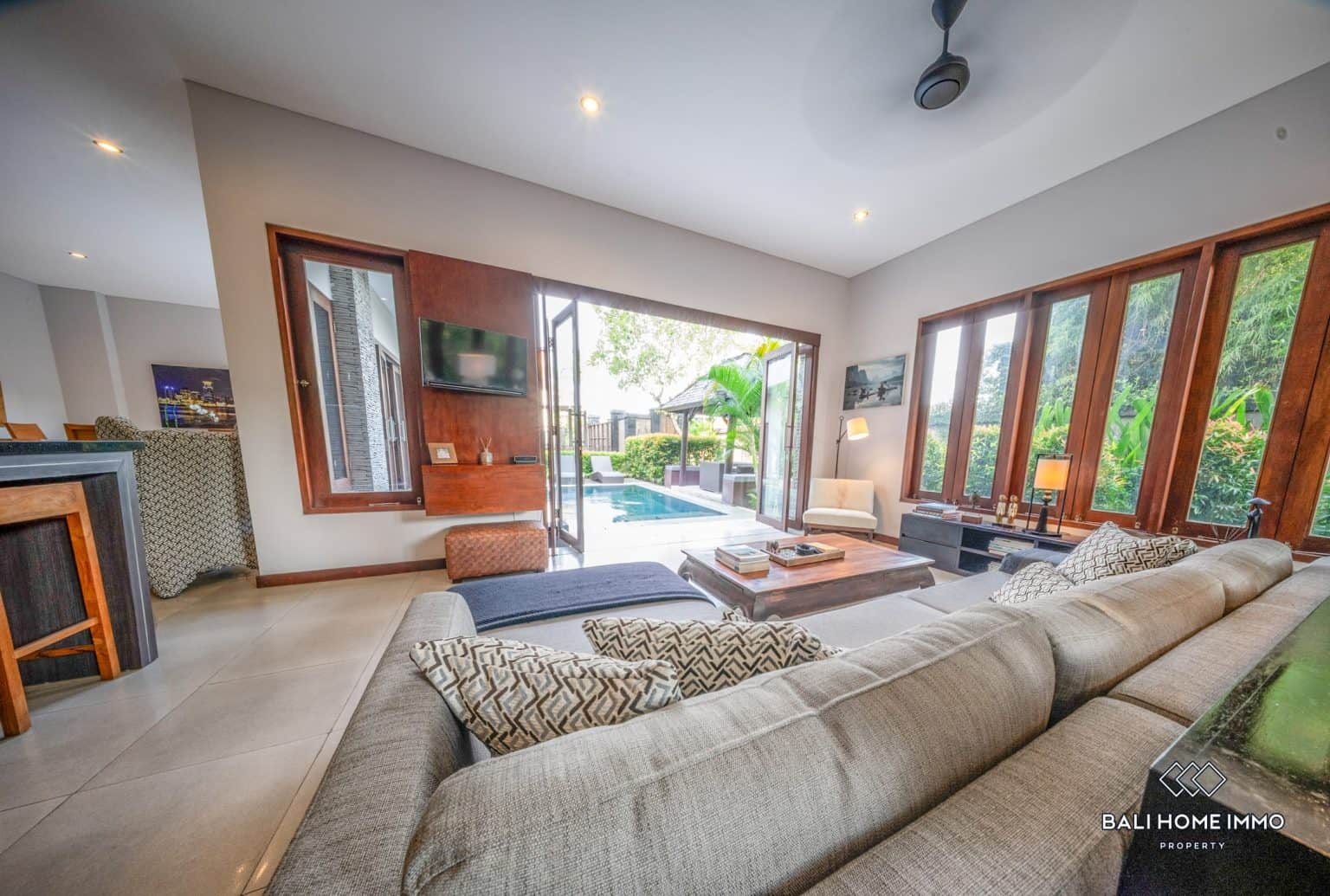 8-bedroom freehold villa in Canggu — photo 3 of 5