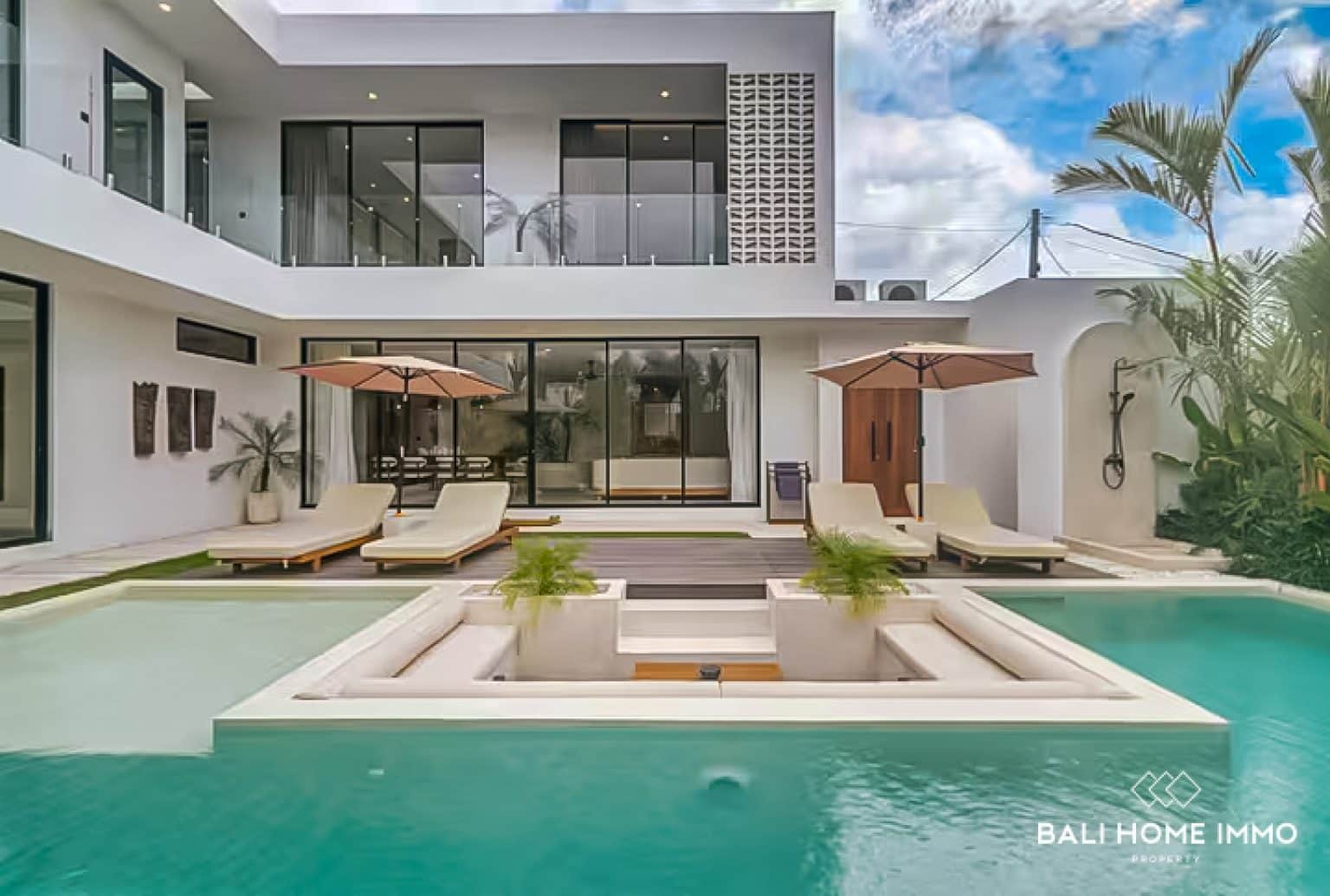 5-bedroom leasehold villa in Pererenan — photo 2 of 5