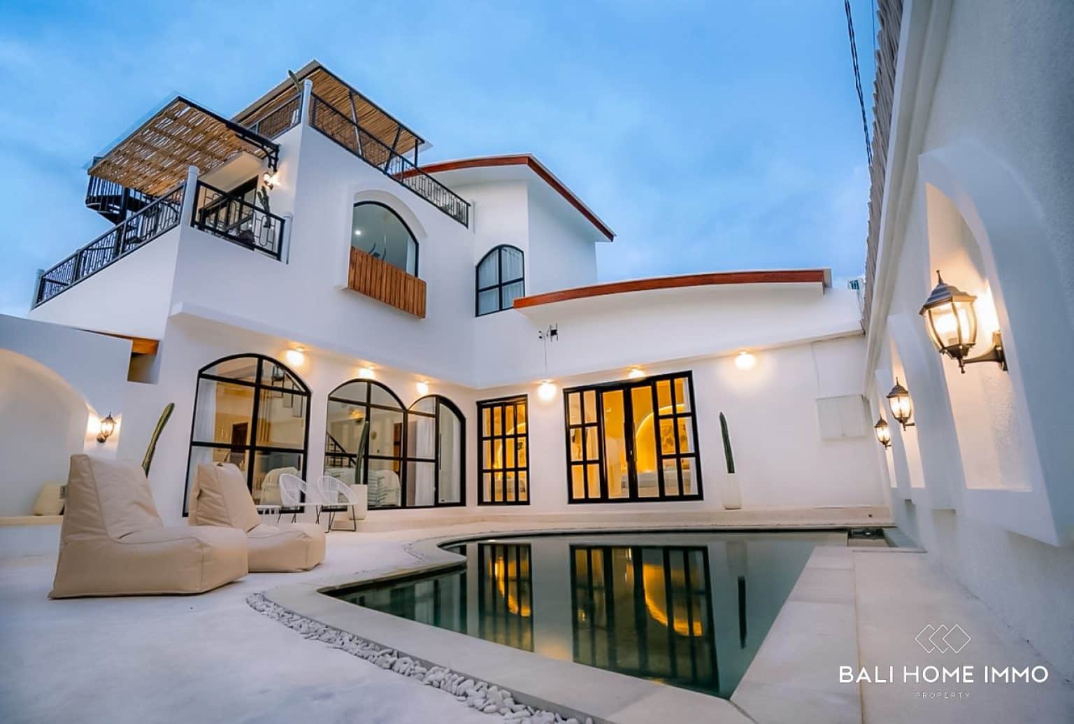 Stylish 3-Bedroom Villa with Rooftop Ocean View for Sale in Ungasan