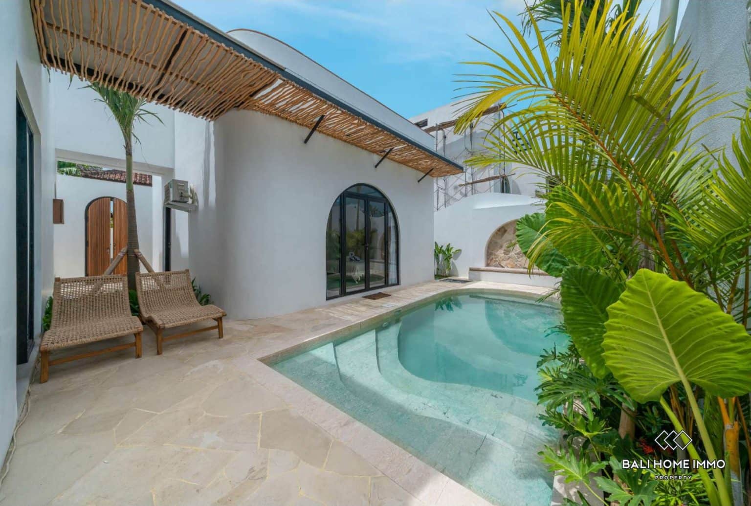 2 bedroom villa with rooftop lounge and jacuzzi for sale in Pererenan