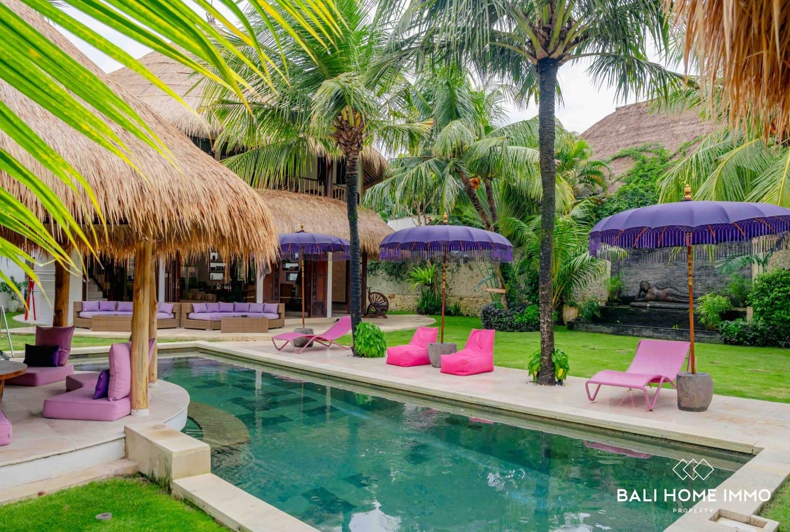 Elegant 3 Bedroom Beachside Villa with Expansive Gardens Near Bingin Beach
