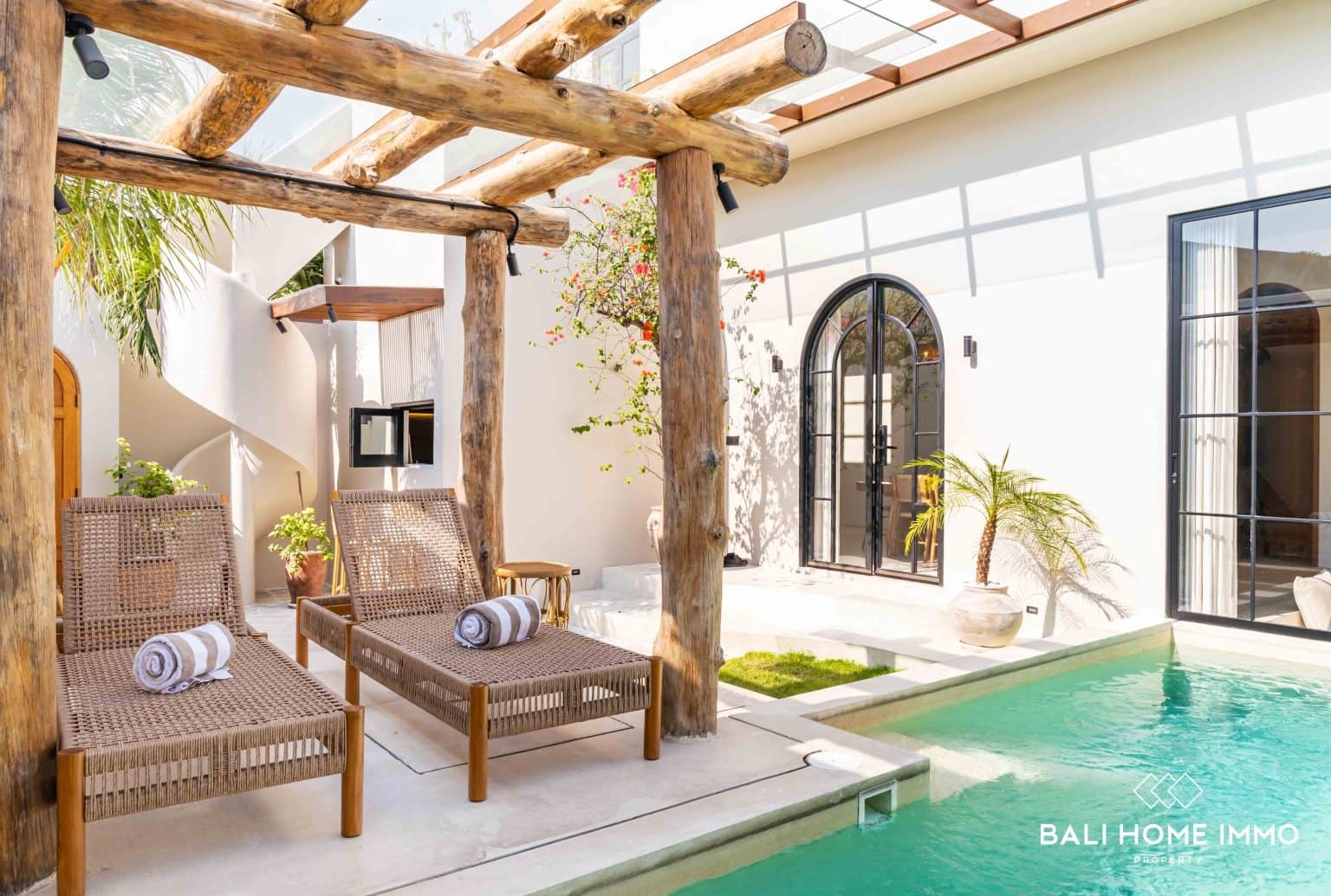 11-bedroom freehold villa in Pererenan — photo 2 of 5