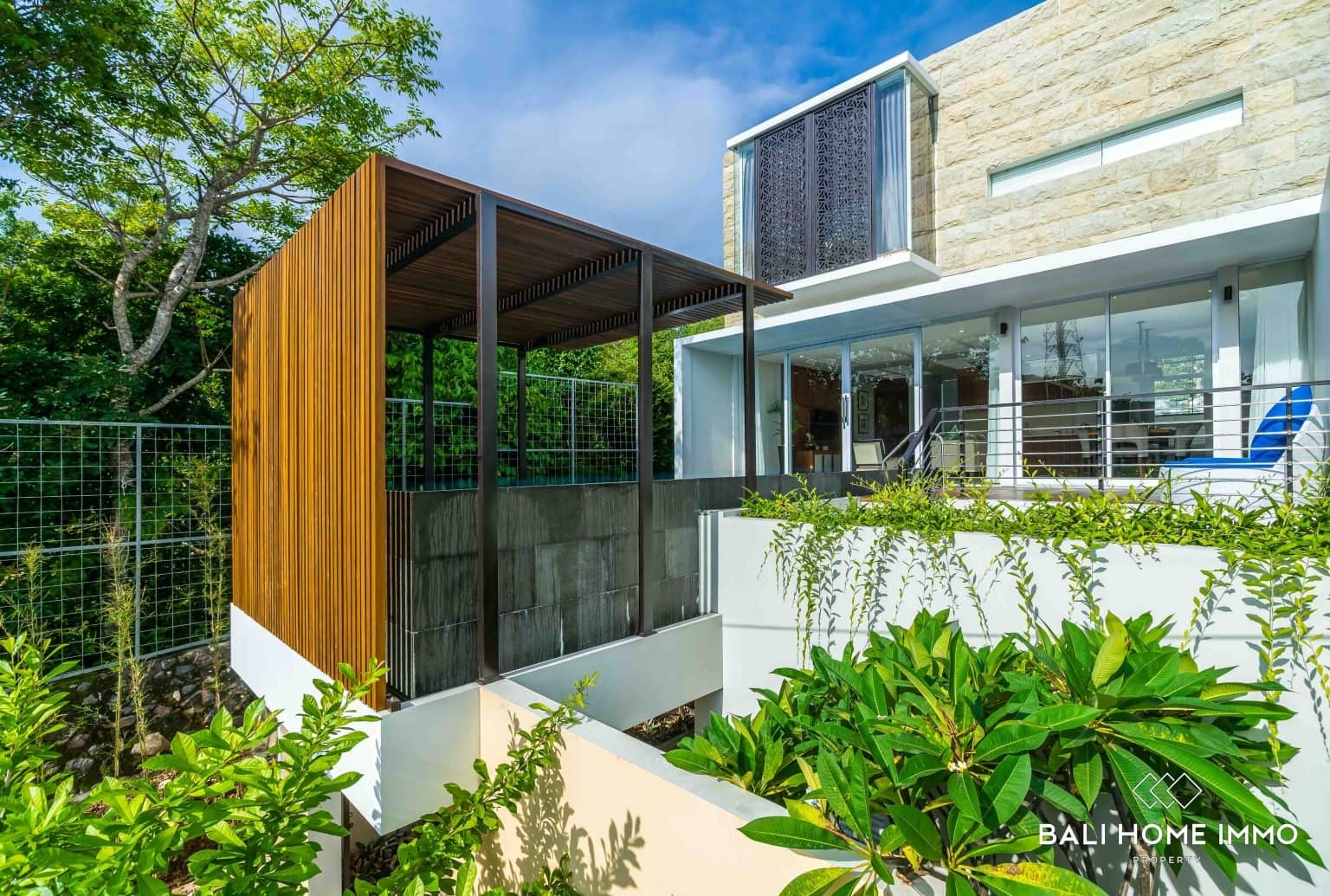 Stylish 3BR Villa for Sale and Rent with Bay & Mountain Views and Rooftop Pool Near Nusa Dua - RF9901B