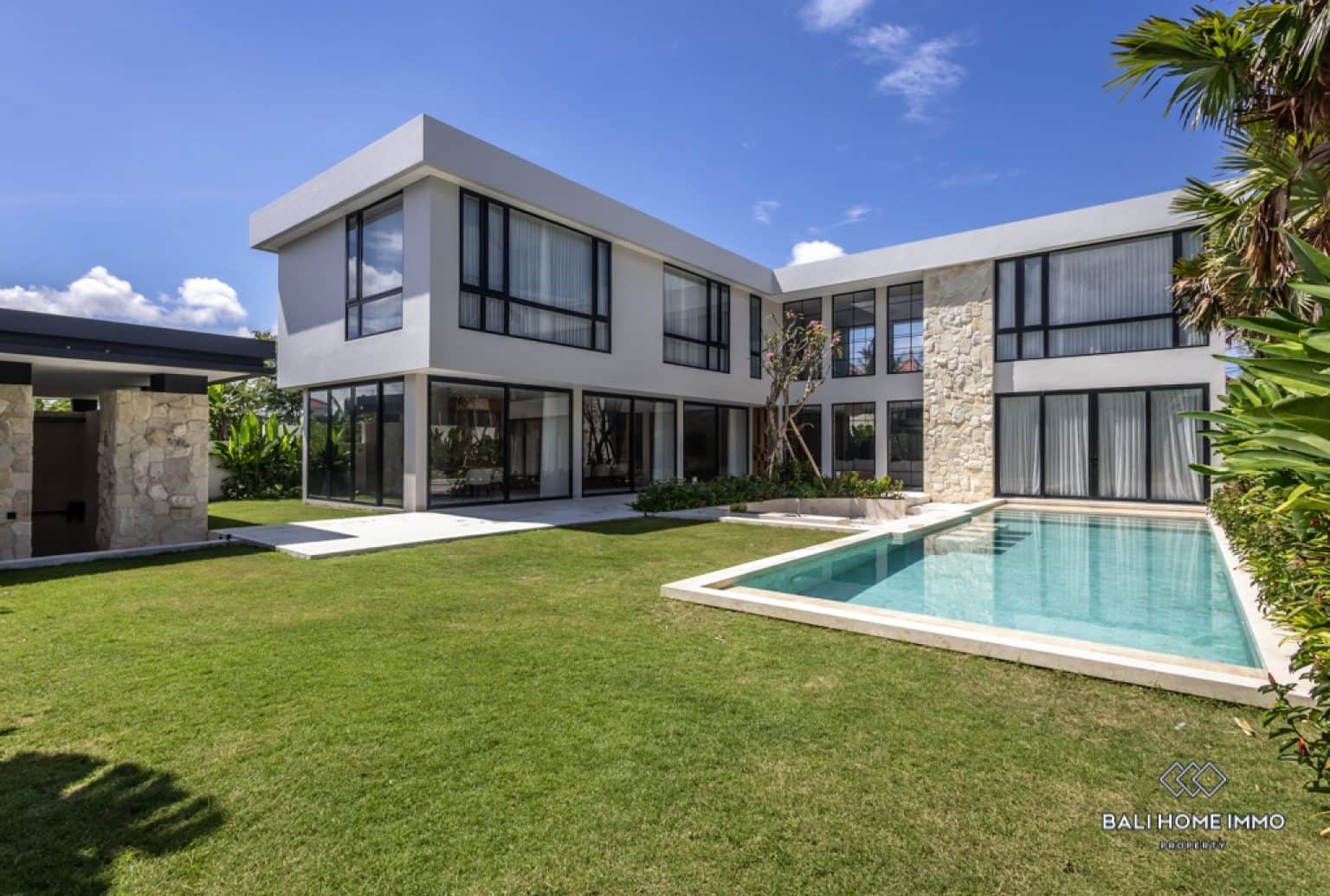 Stunning 5 Bedroom for Sale Leasehold in Bali Umalas