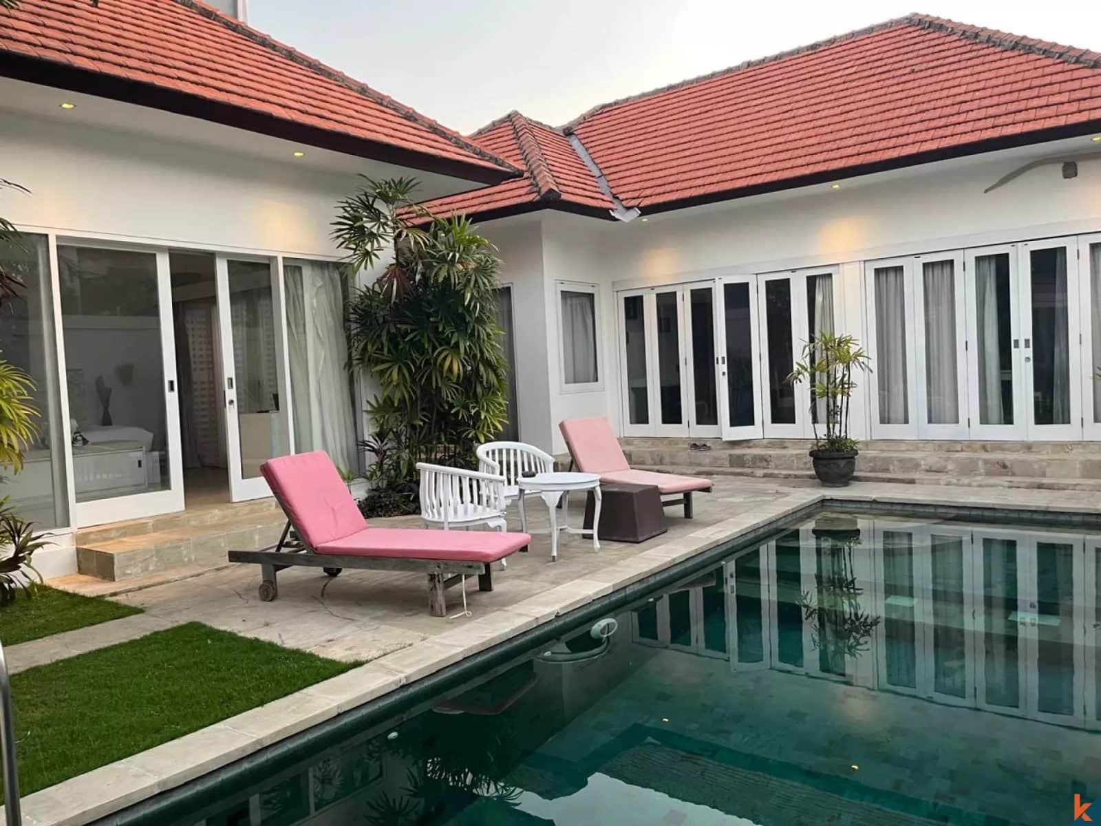 Homey Seven Bedroom Villa walking distance to Berawa Beach
