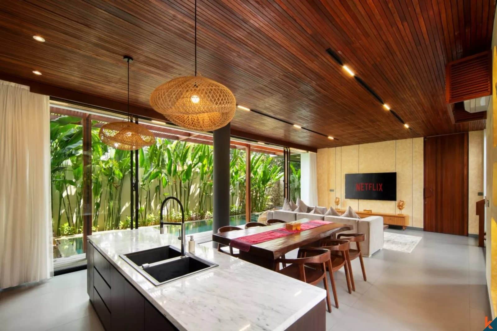 4-bedroom freehold villa in Canggu — photo 3 of 5