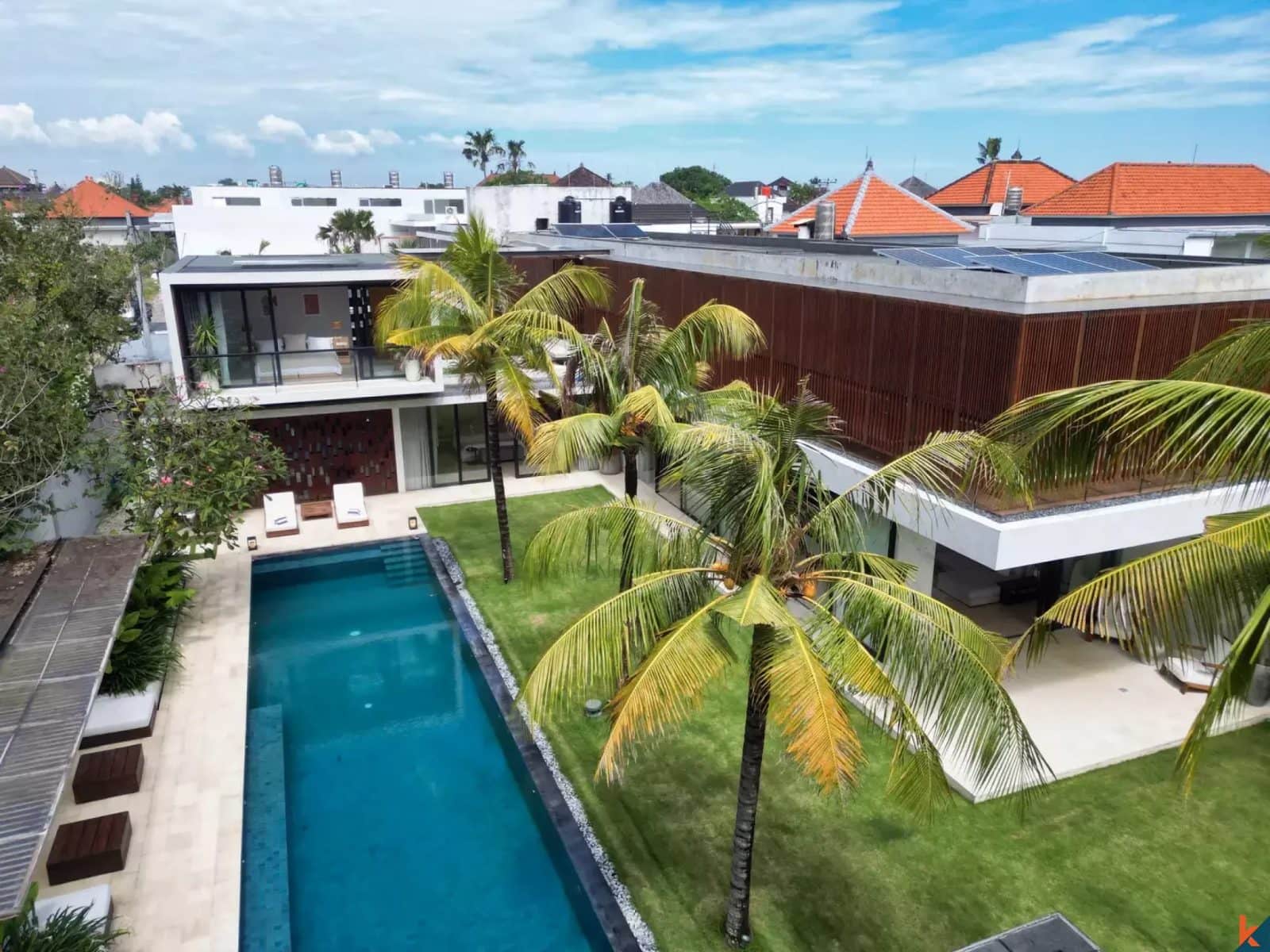 Modern Four-Bedroom Tropical Villa with Lush Garden for Lease in Batu Belig
