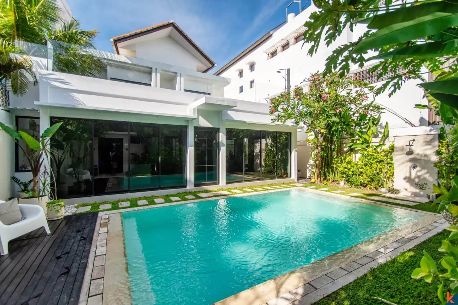 Stylish three bedroom leasehold villa walking distance to the beach in Batu Bolong