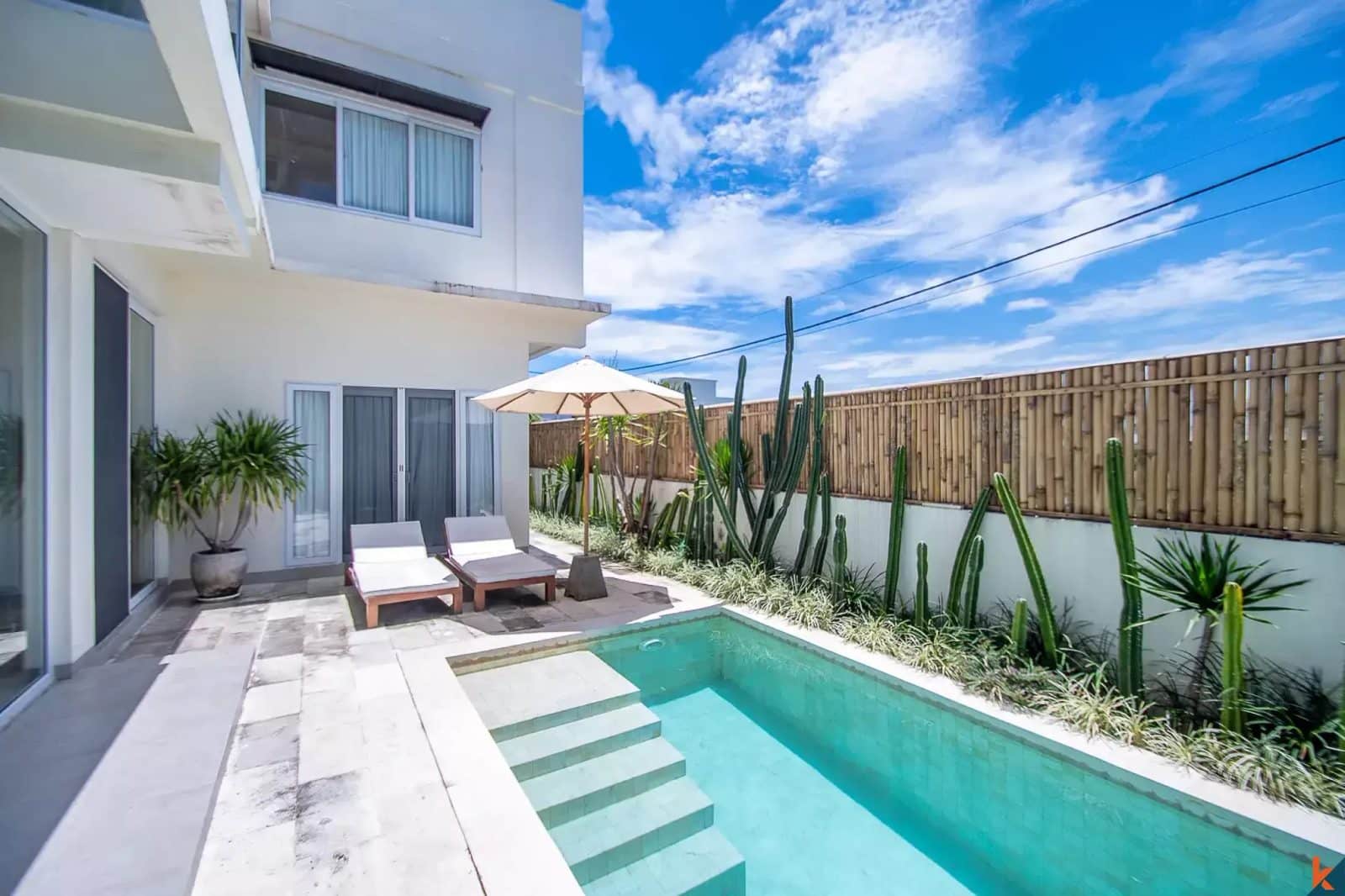 Cozy three bedroom ocean views leasehold property in Cemagi