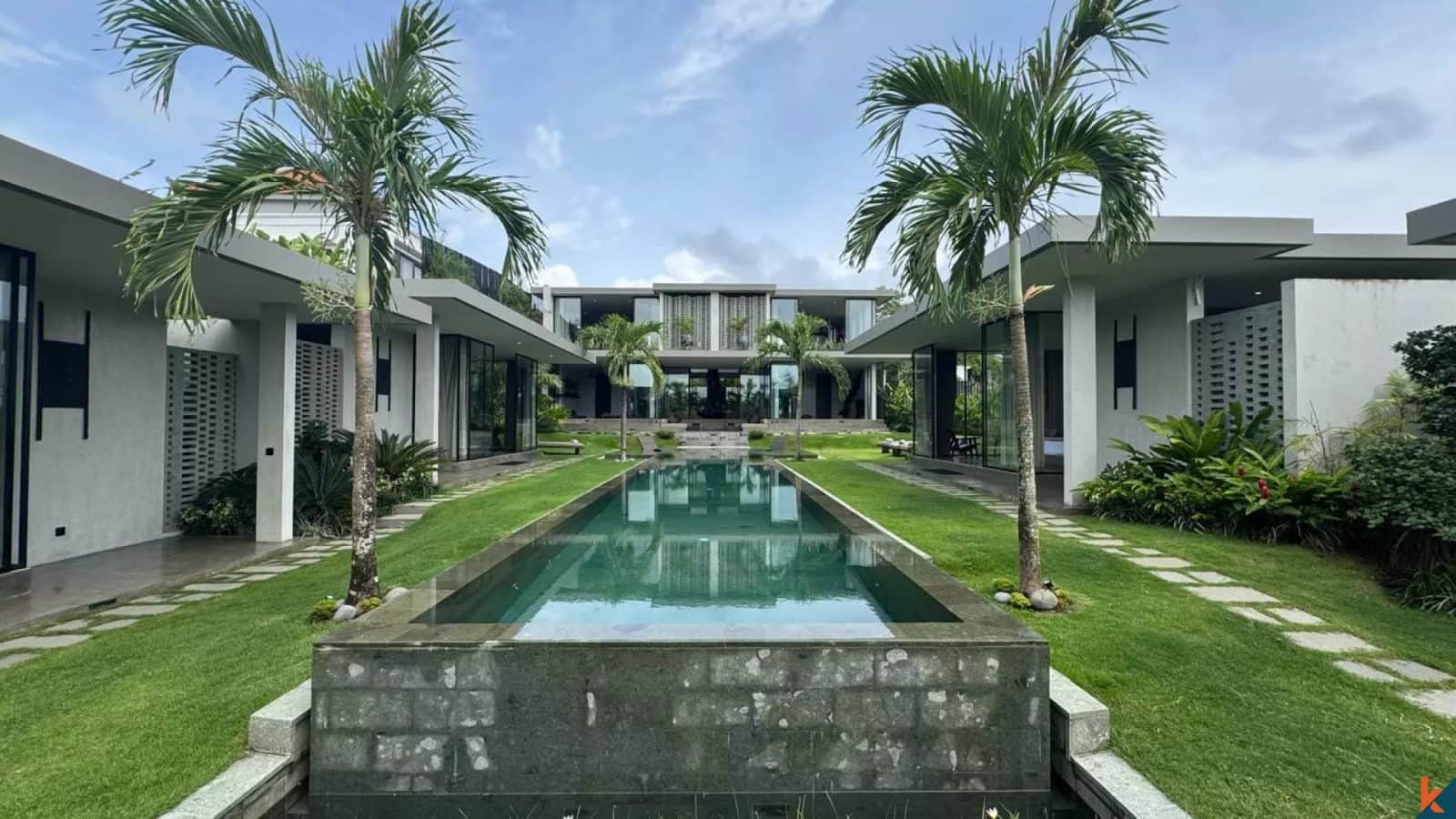 Exquisite 6-Bedroom Luxury Villa in Cemagi
